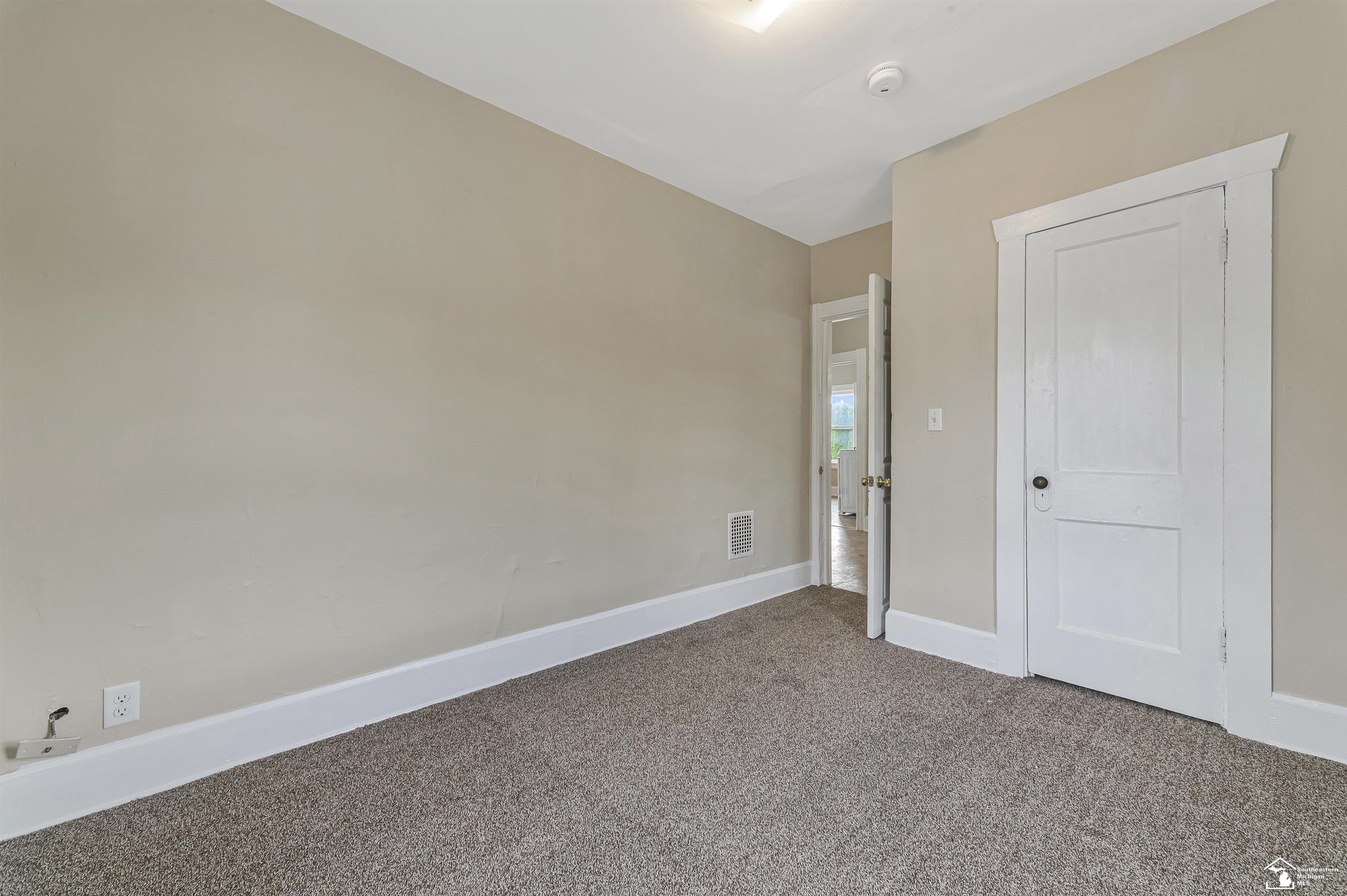 231 W 7th Street Property Photo 17