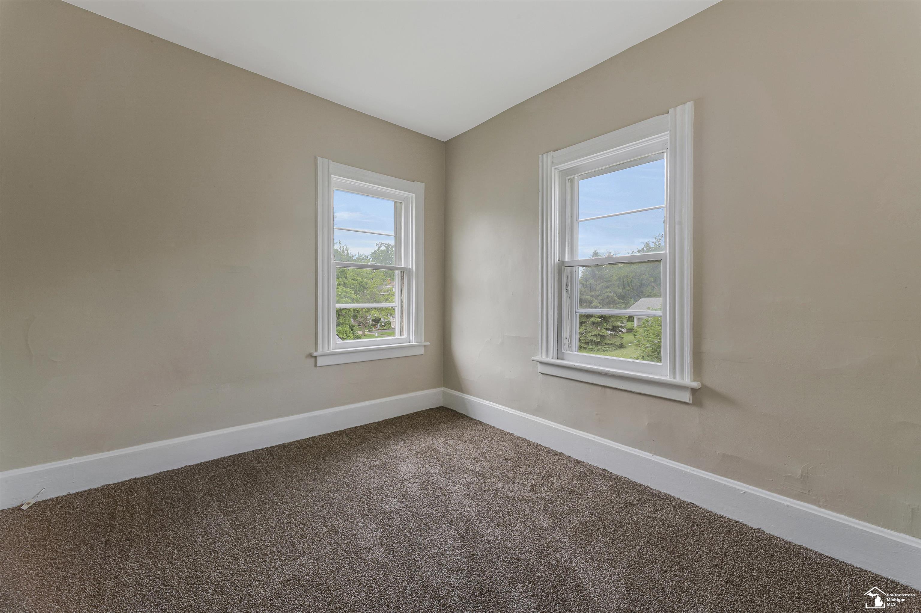 231 W 7th Street Property Photo 22
