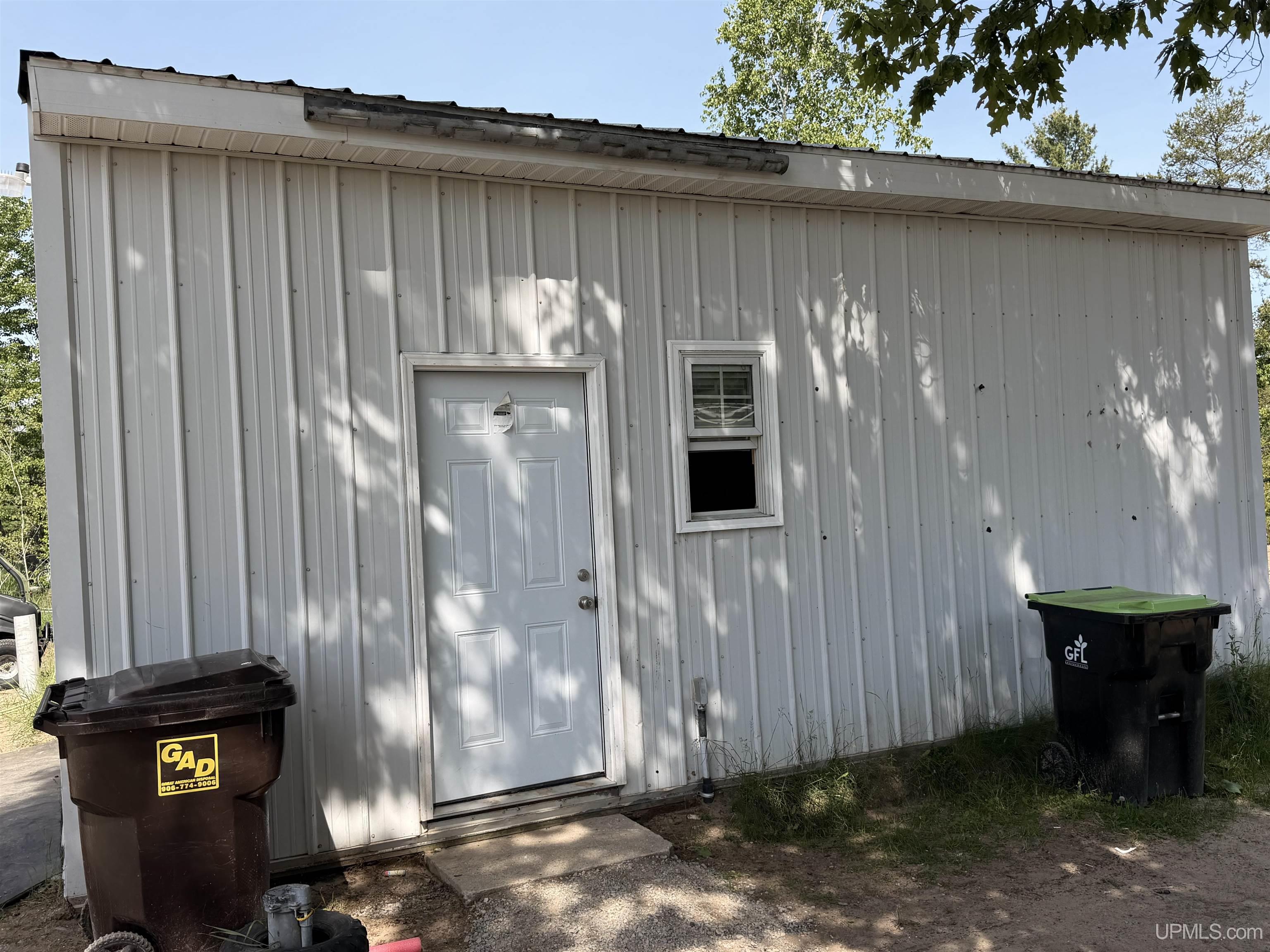E5360 Woodland Avenue Property Photo 17