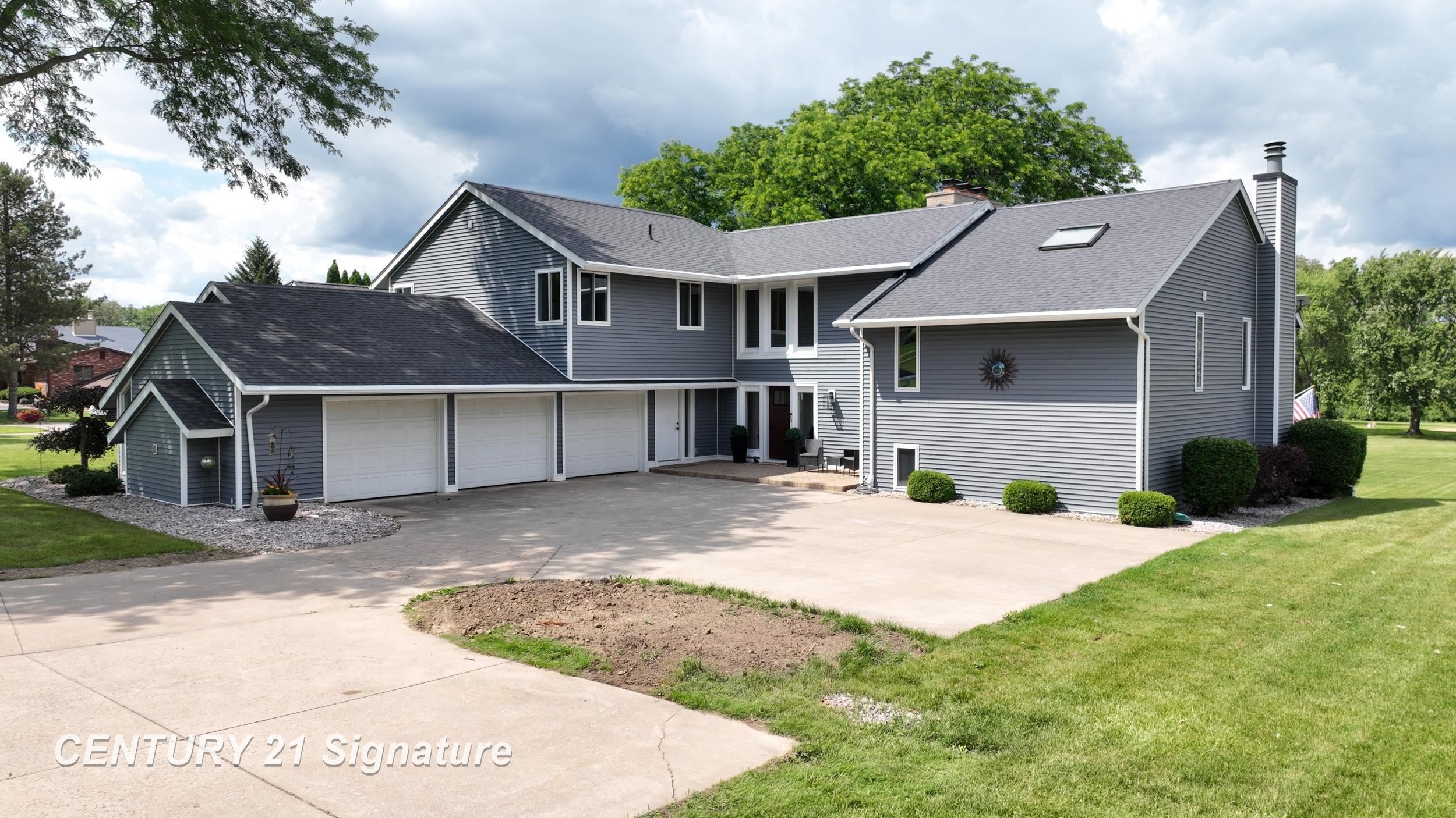 7492 River Road Property Photo 3