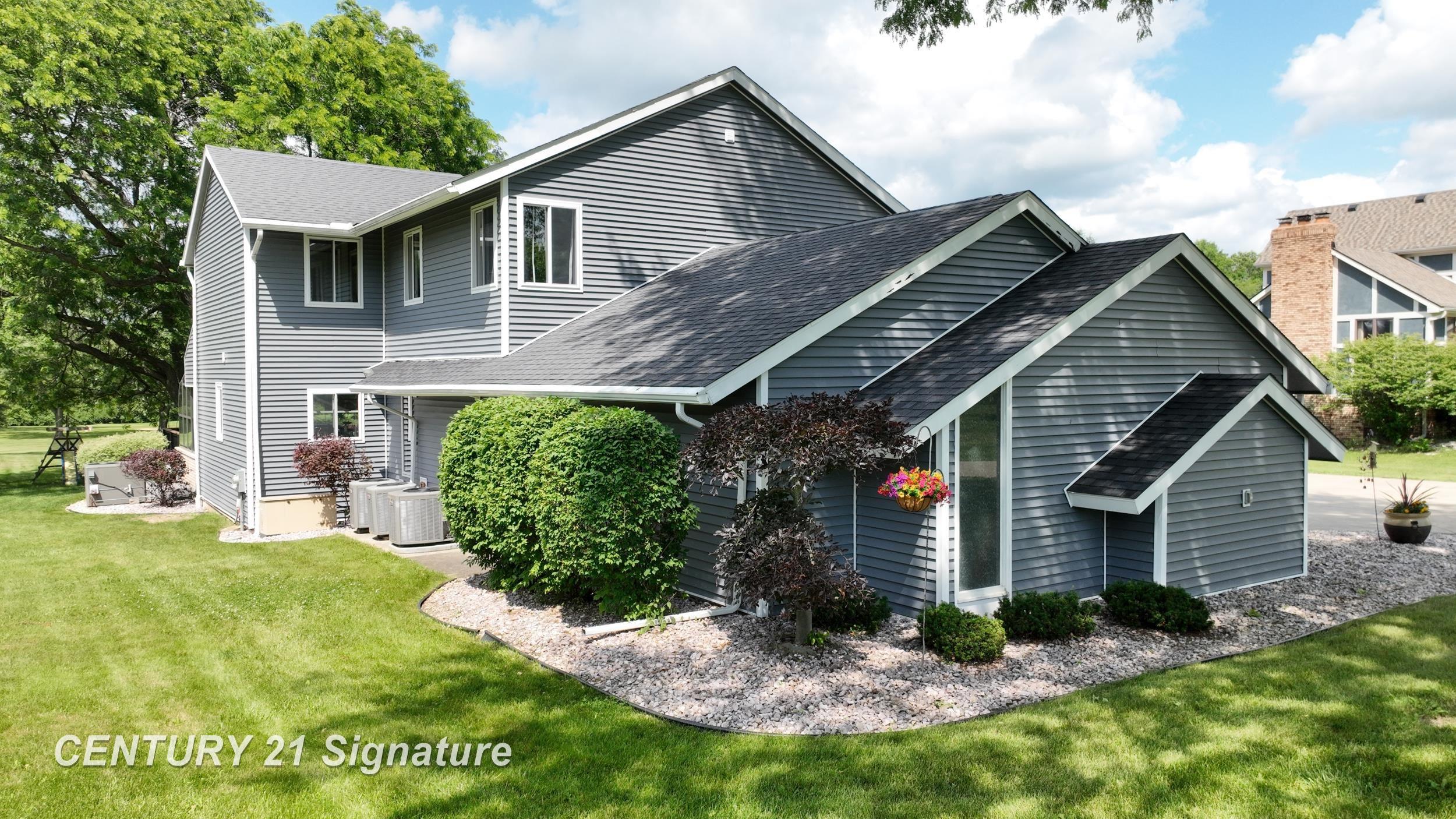 7492 River Road Property Photo 4