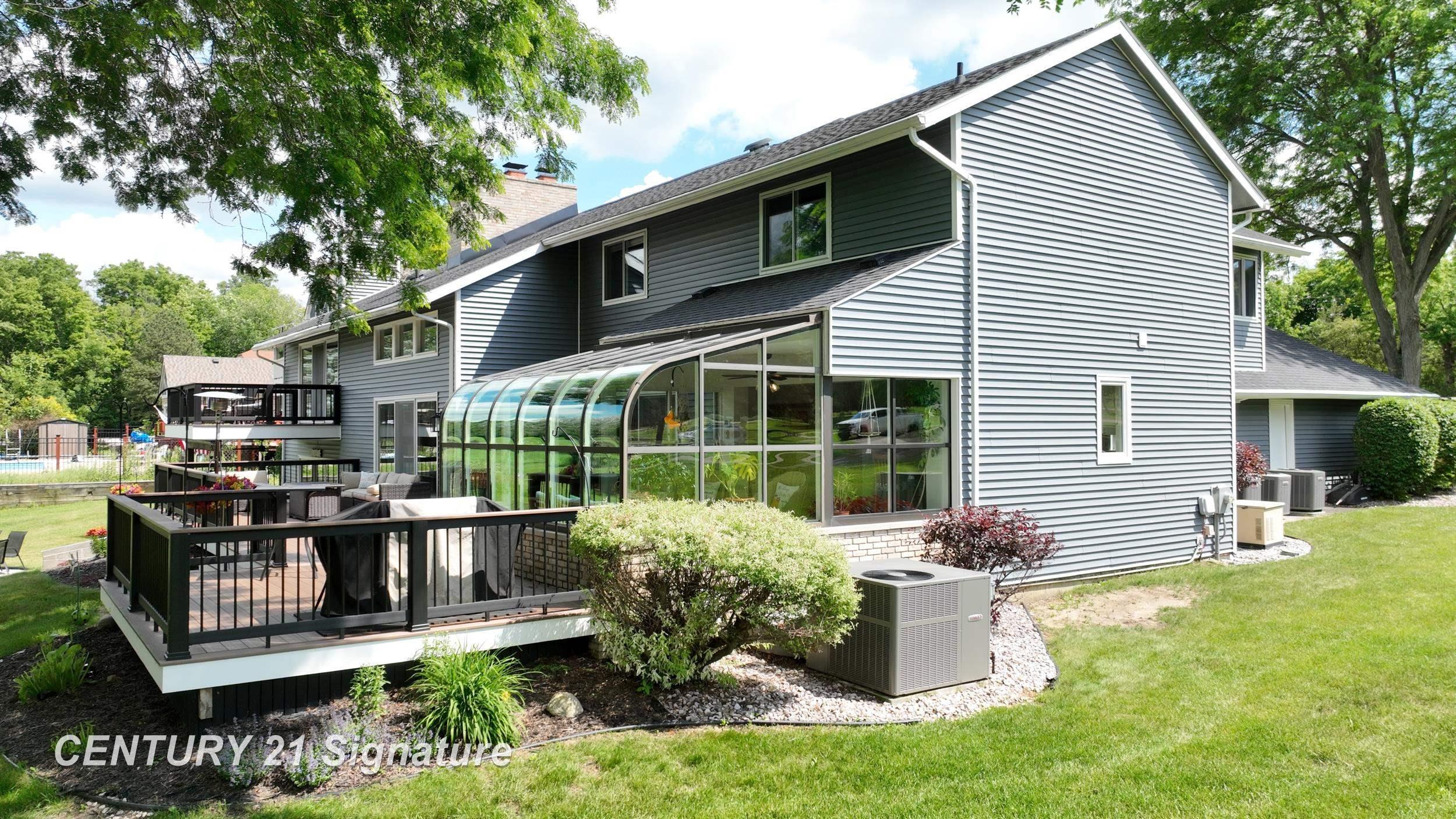 7492 River Road Property Photo 5