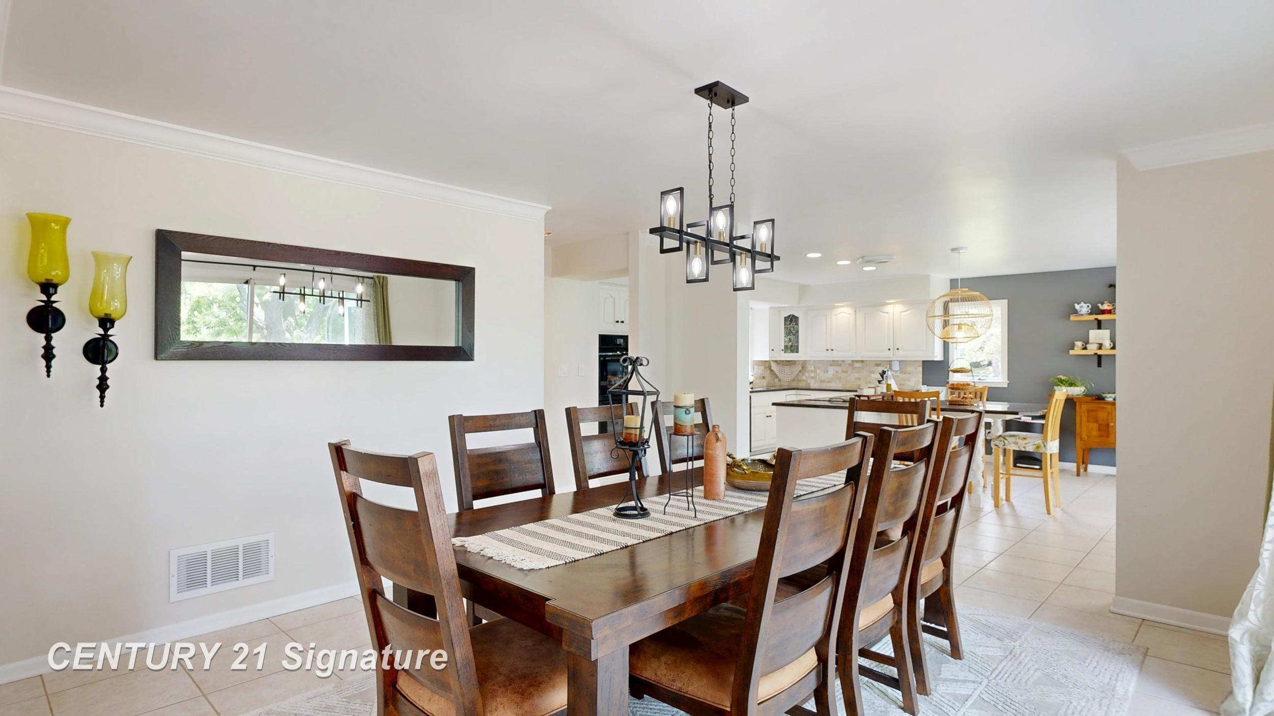 7492 River Road Property Photo 16