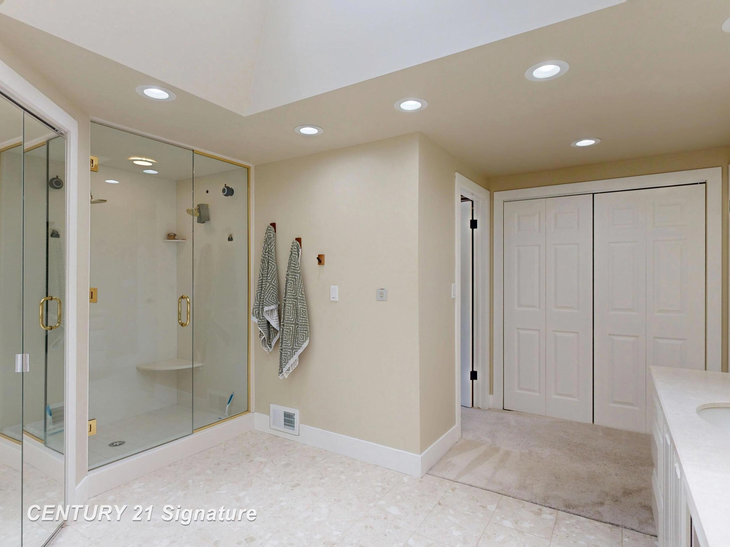 7492 River Road Property Photo 33