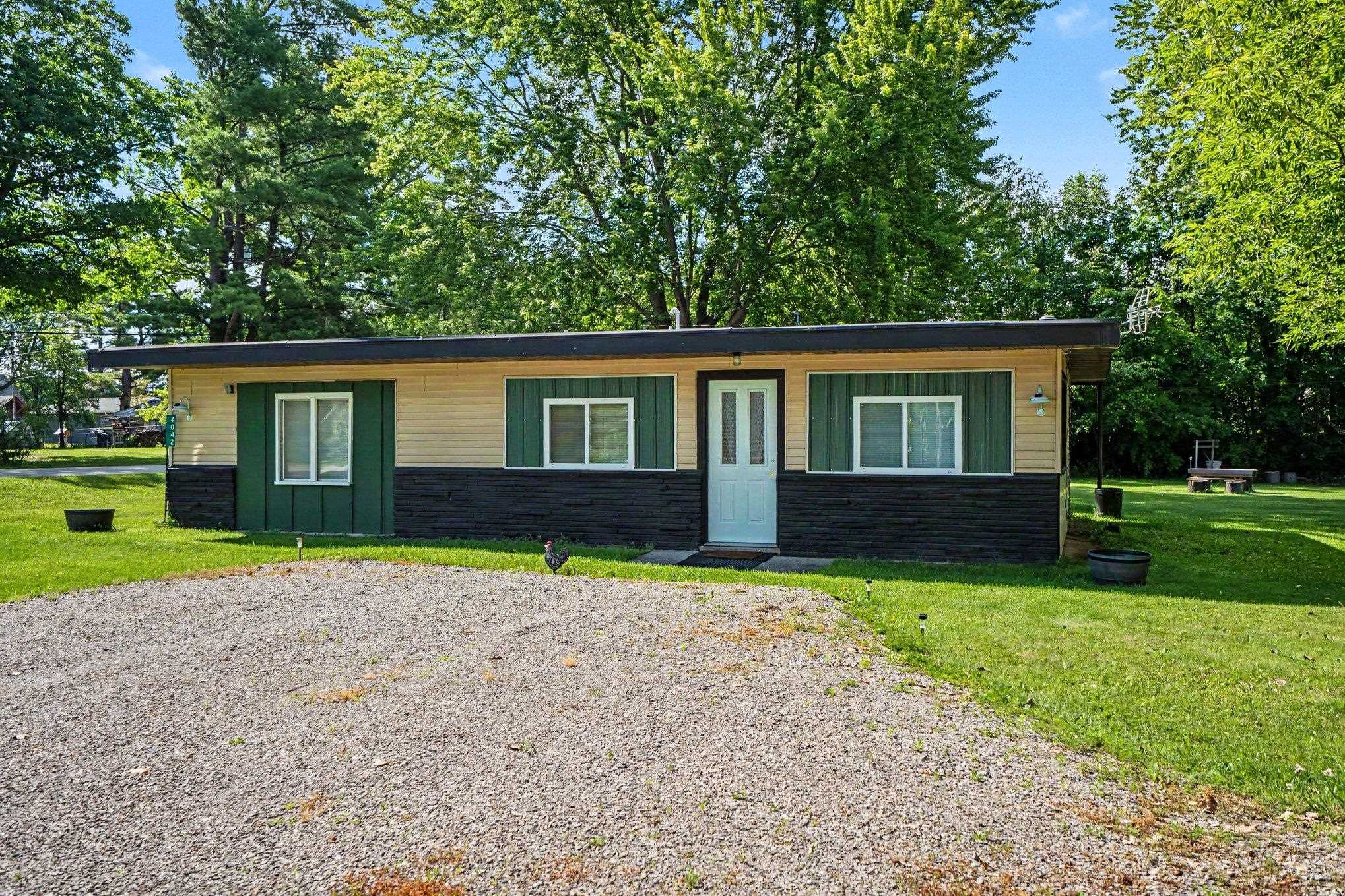 4042 S Oak Drive Property Photo 1