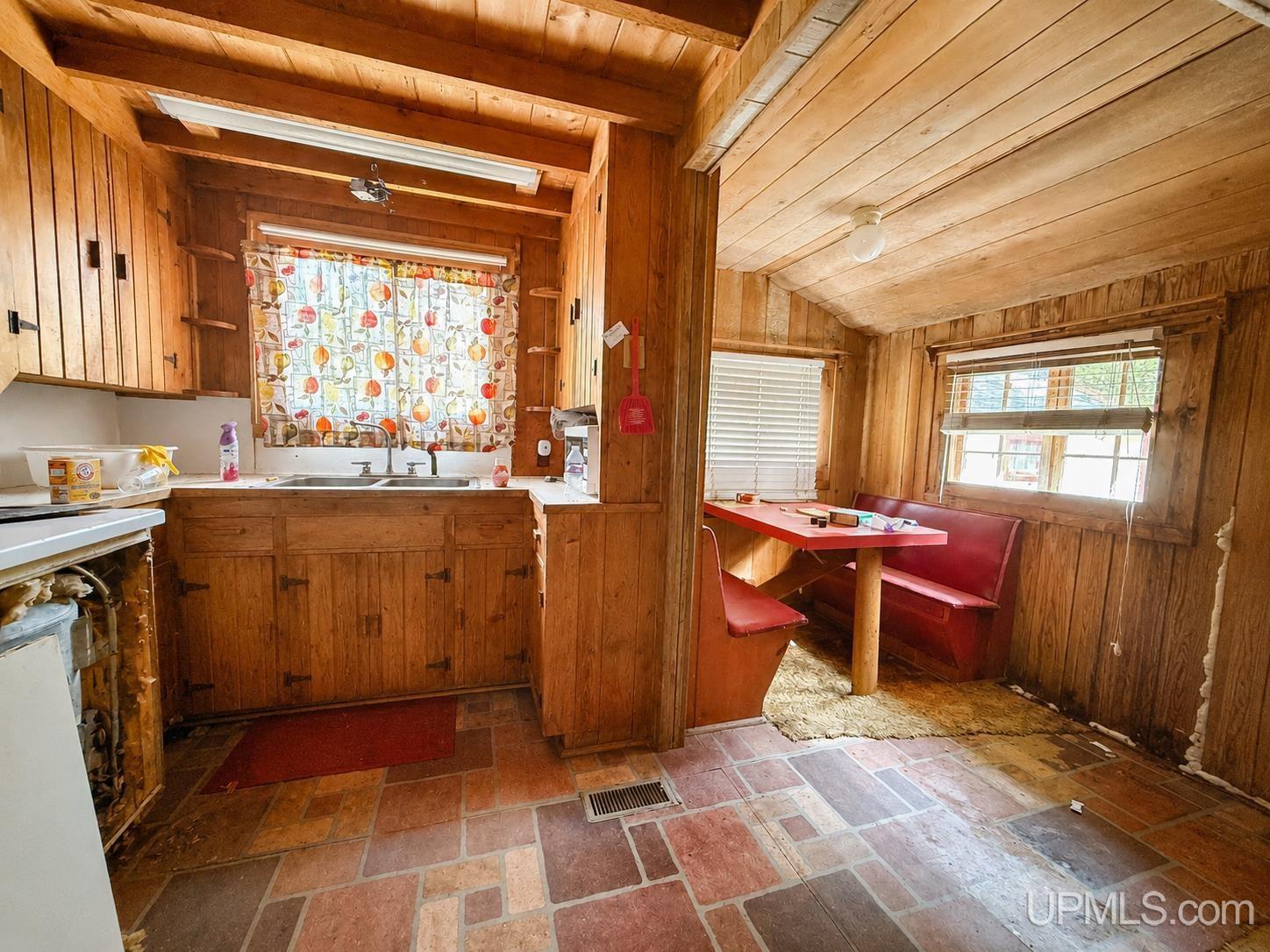 15655 W Us 2 Highway Property Photo 17