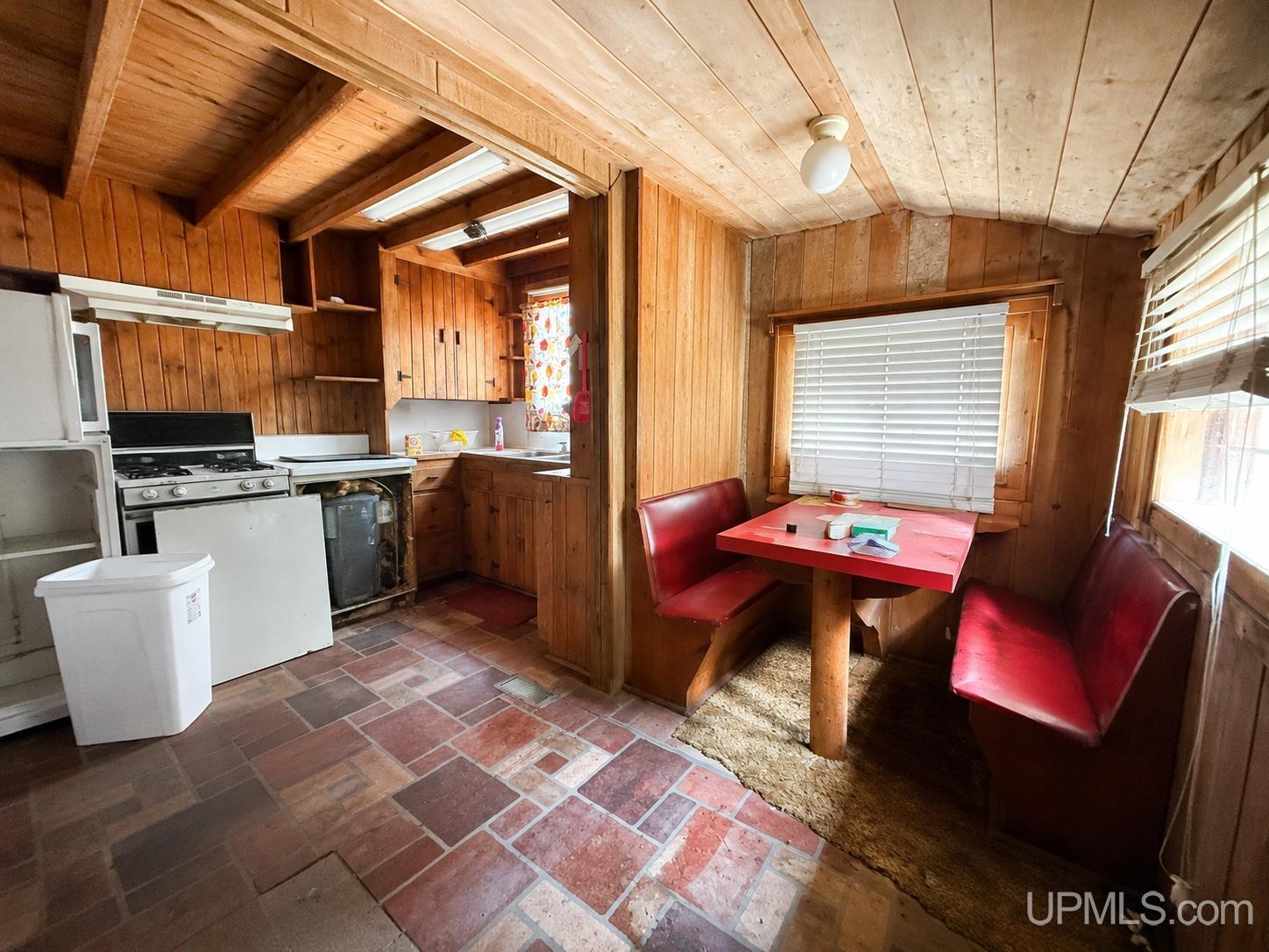 15655 W Us 2 Highway Property Photo 18