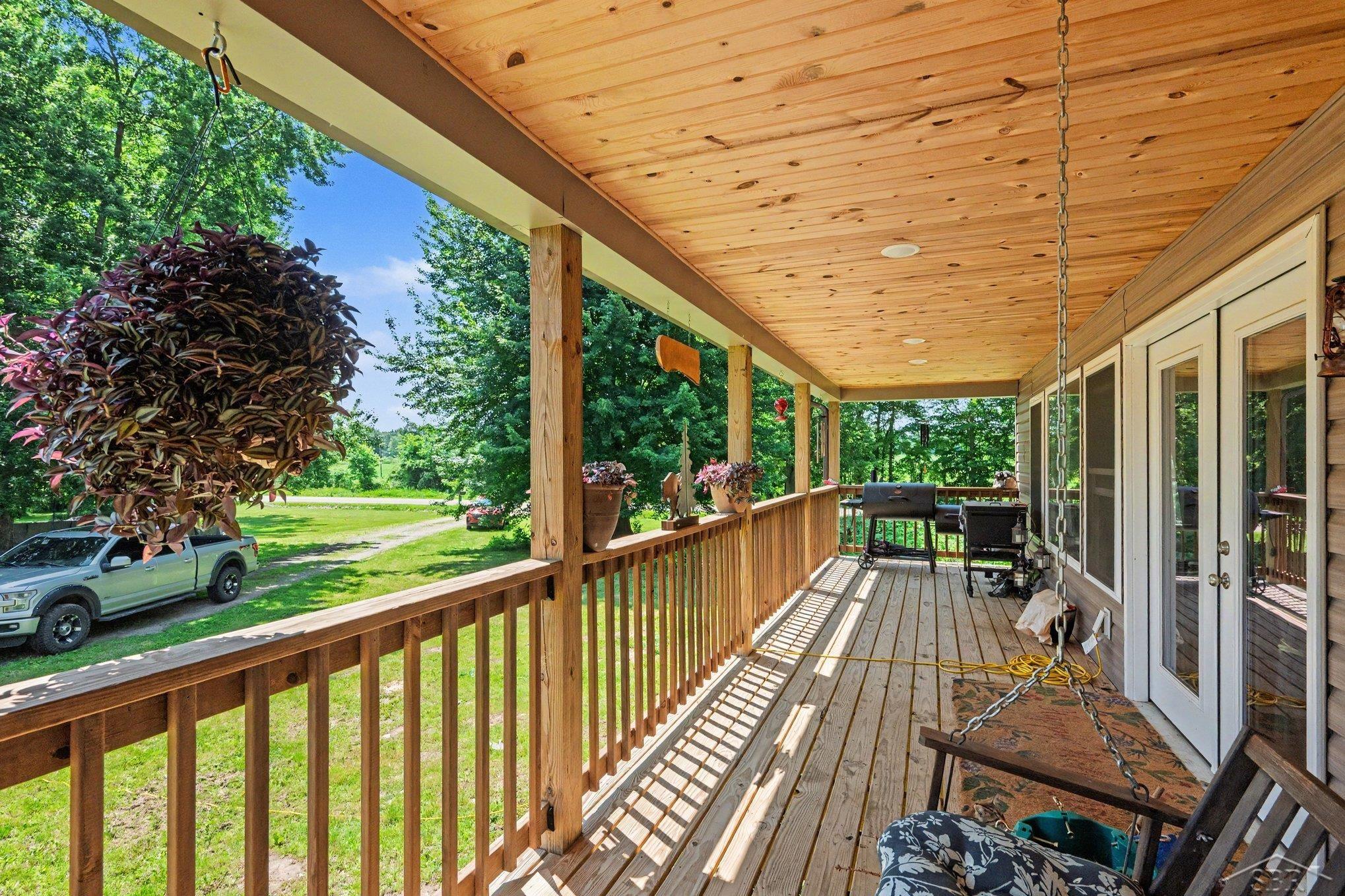 926 Wattles Road Property Photo 2