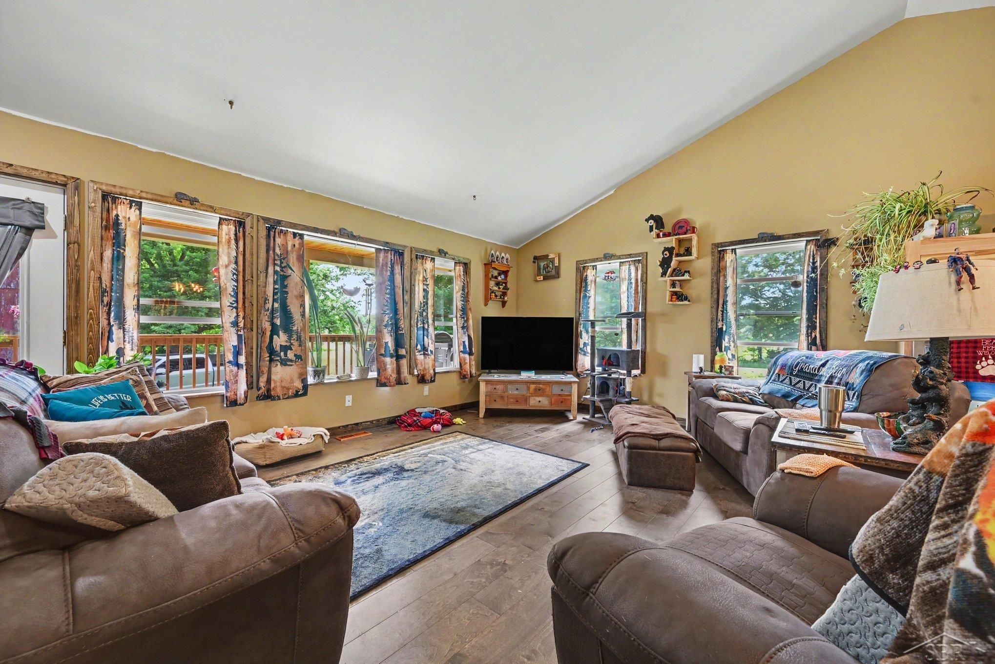 926 Wattles Road Property Photo 4