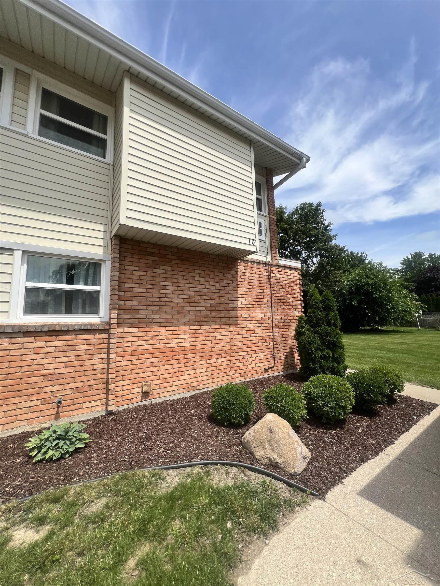 700 E Genesee Street Property Photo 1