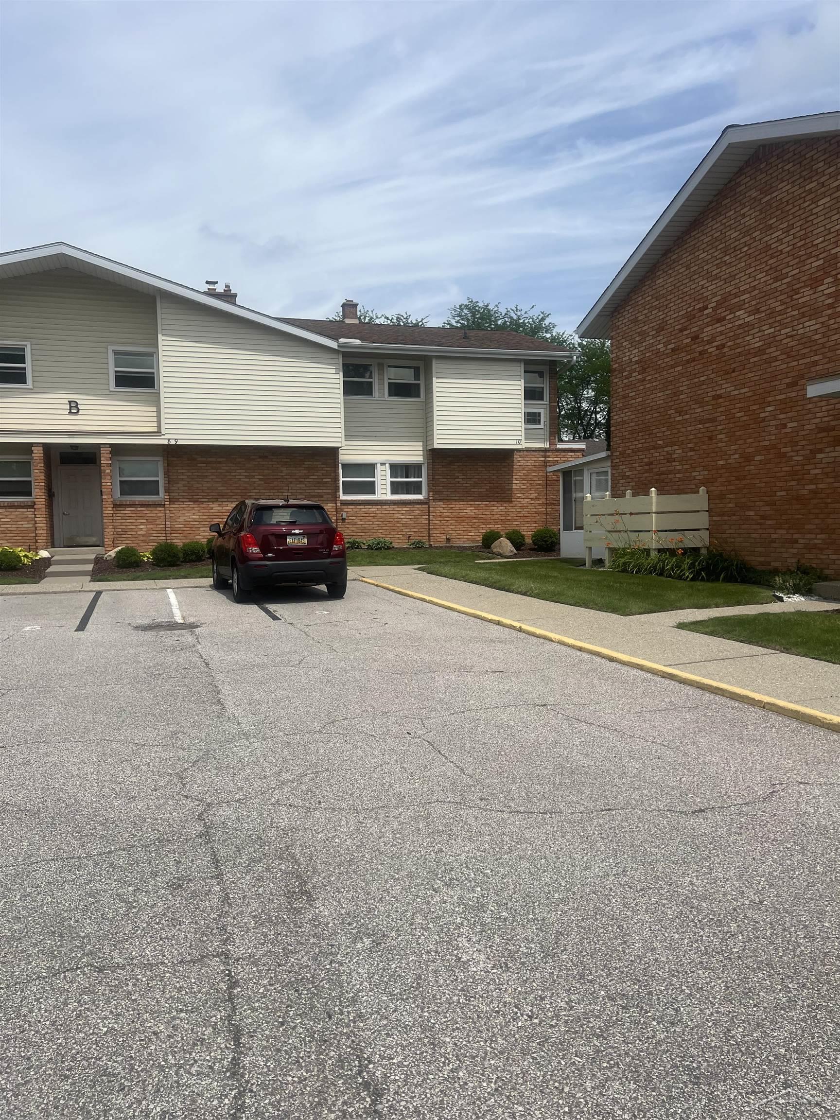700 E Genesee Street Property Photo 2