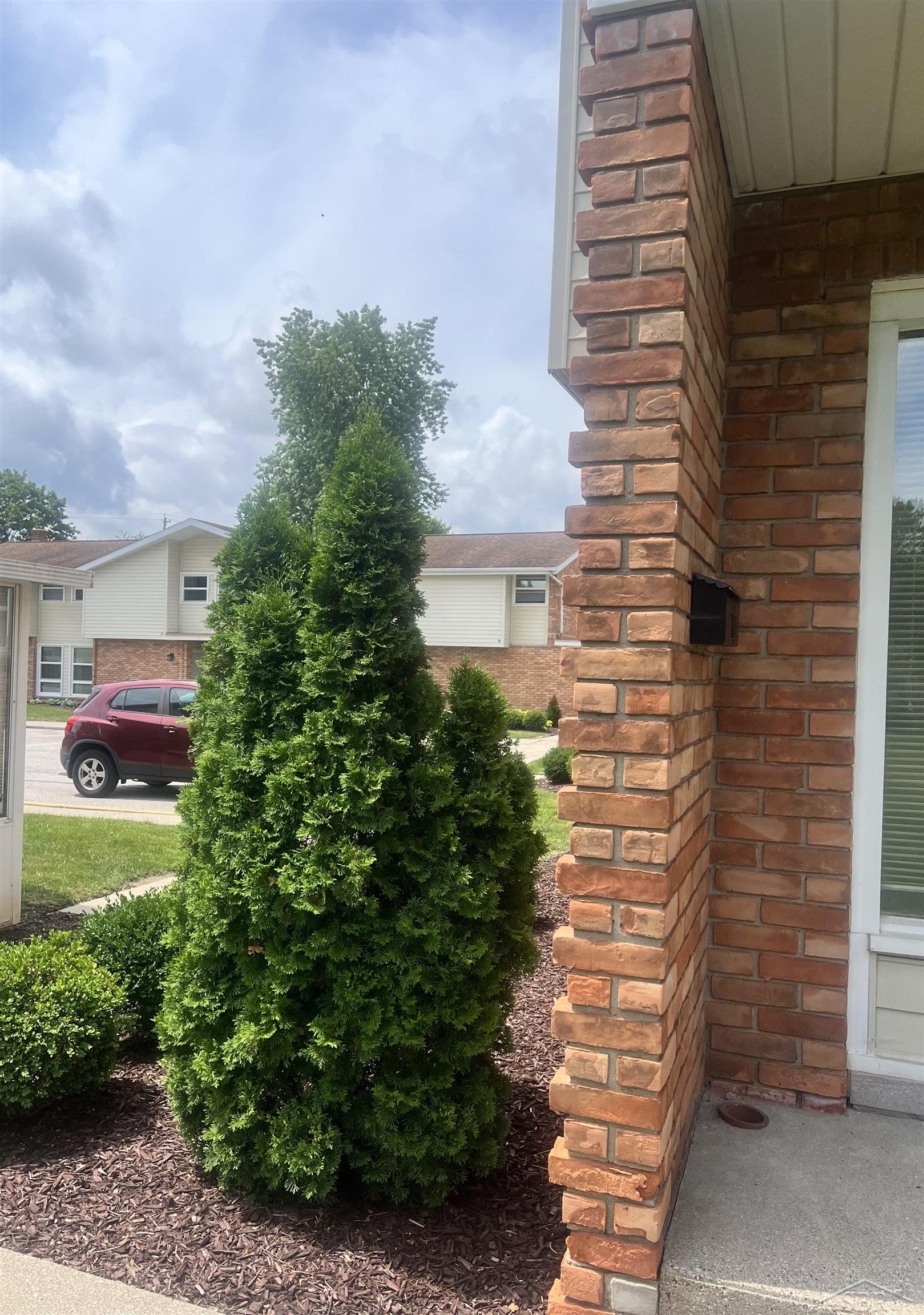 700 E Genesee Street Property Photo 3