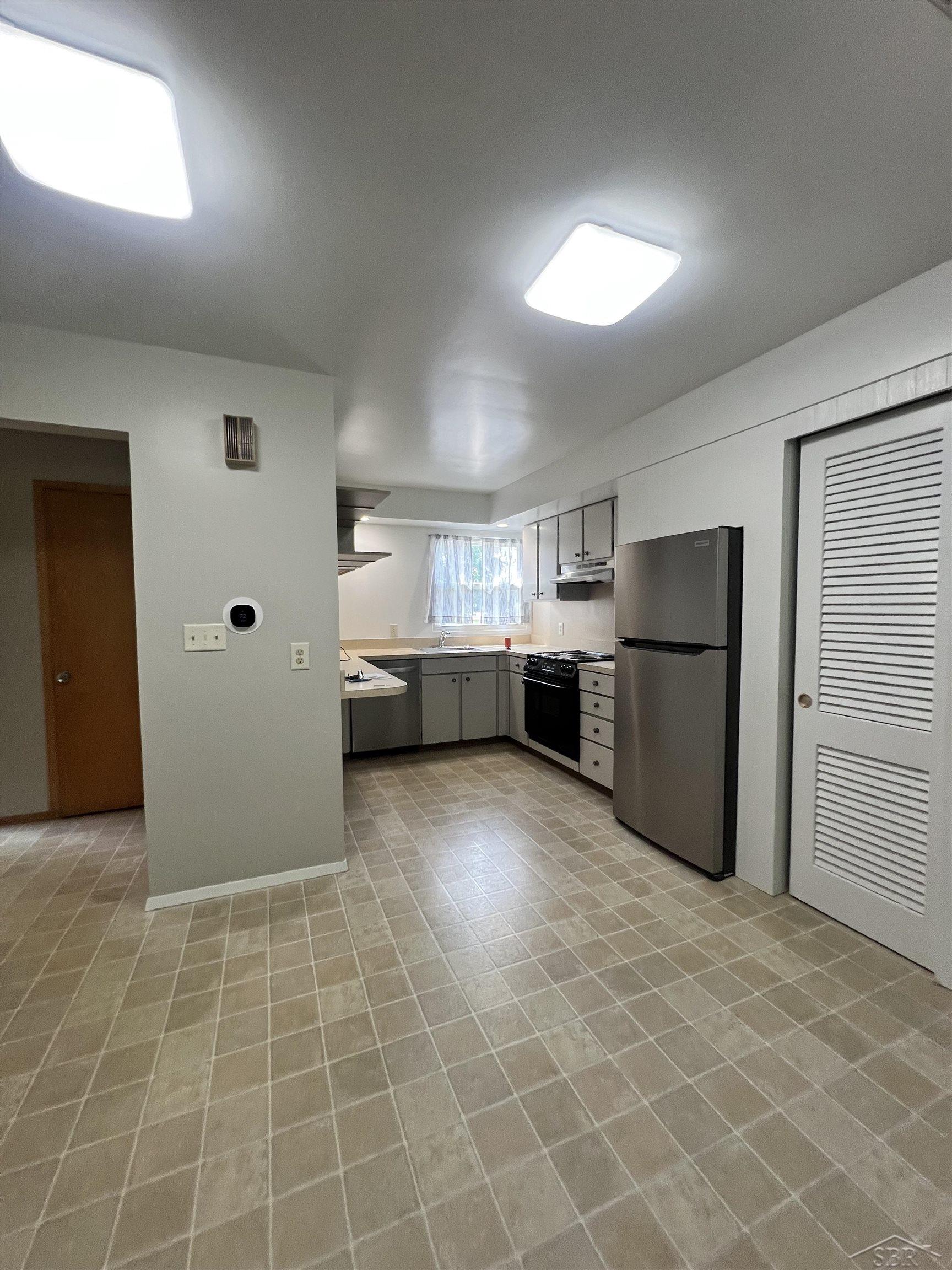 700 E Genesee Street Property Photo 5