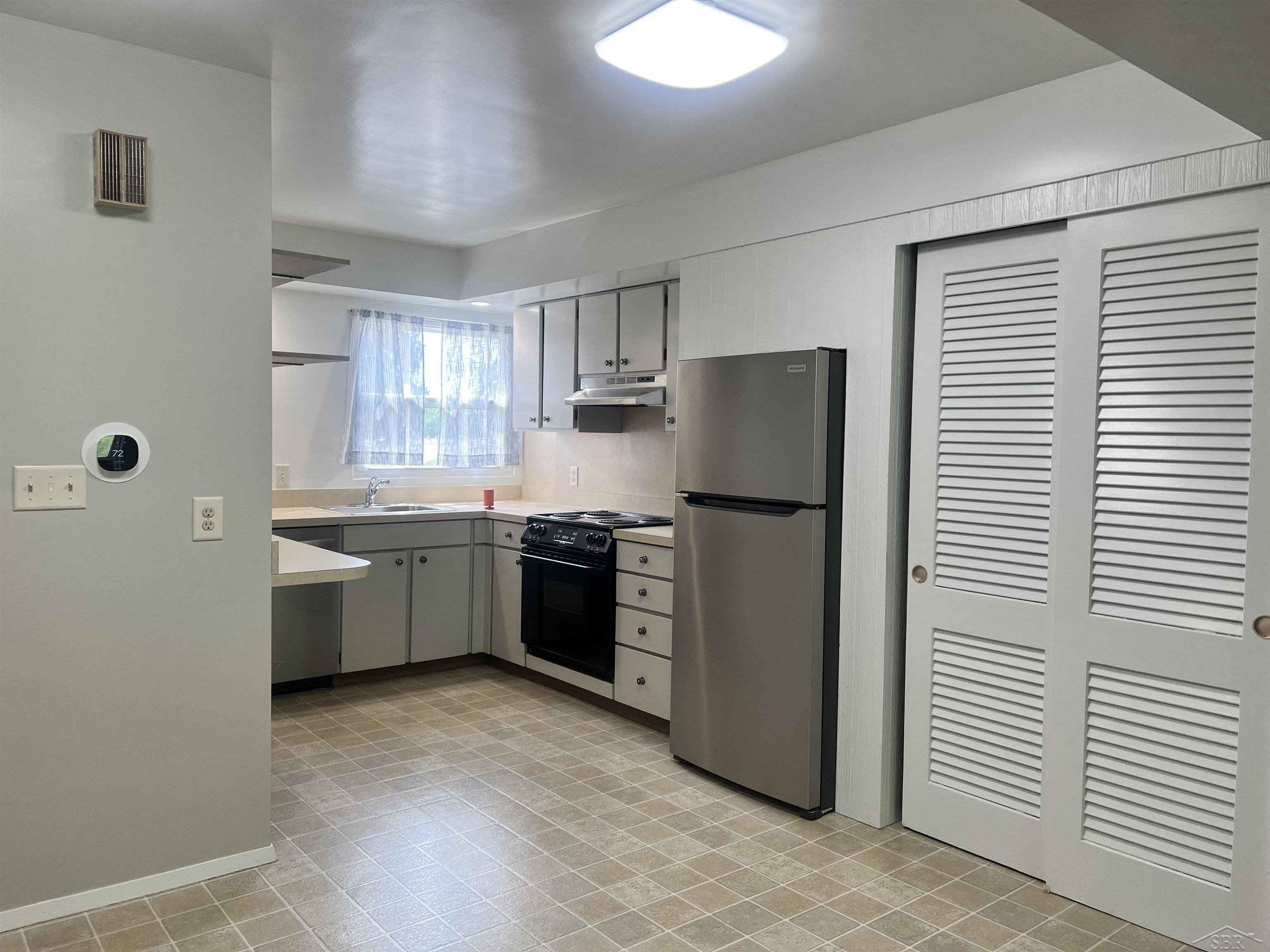700 E Genesee Street Property Photo 6