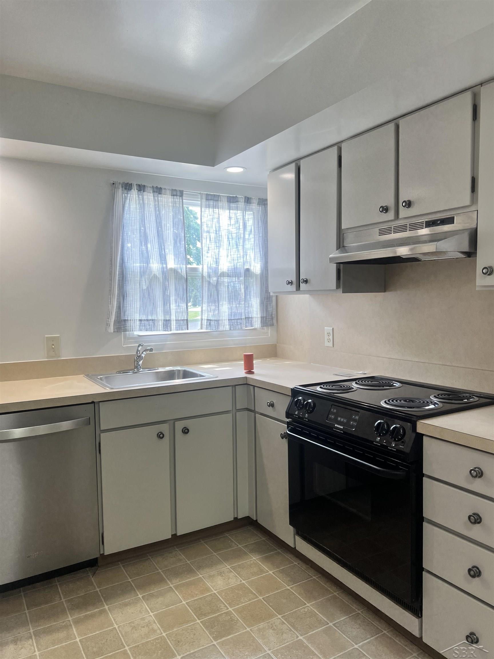700 E Genesee Street Property Photo 10