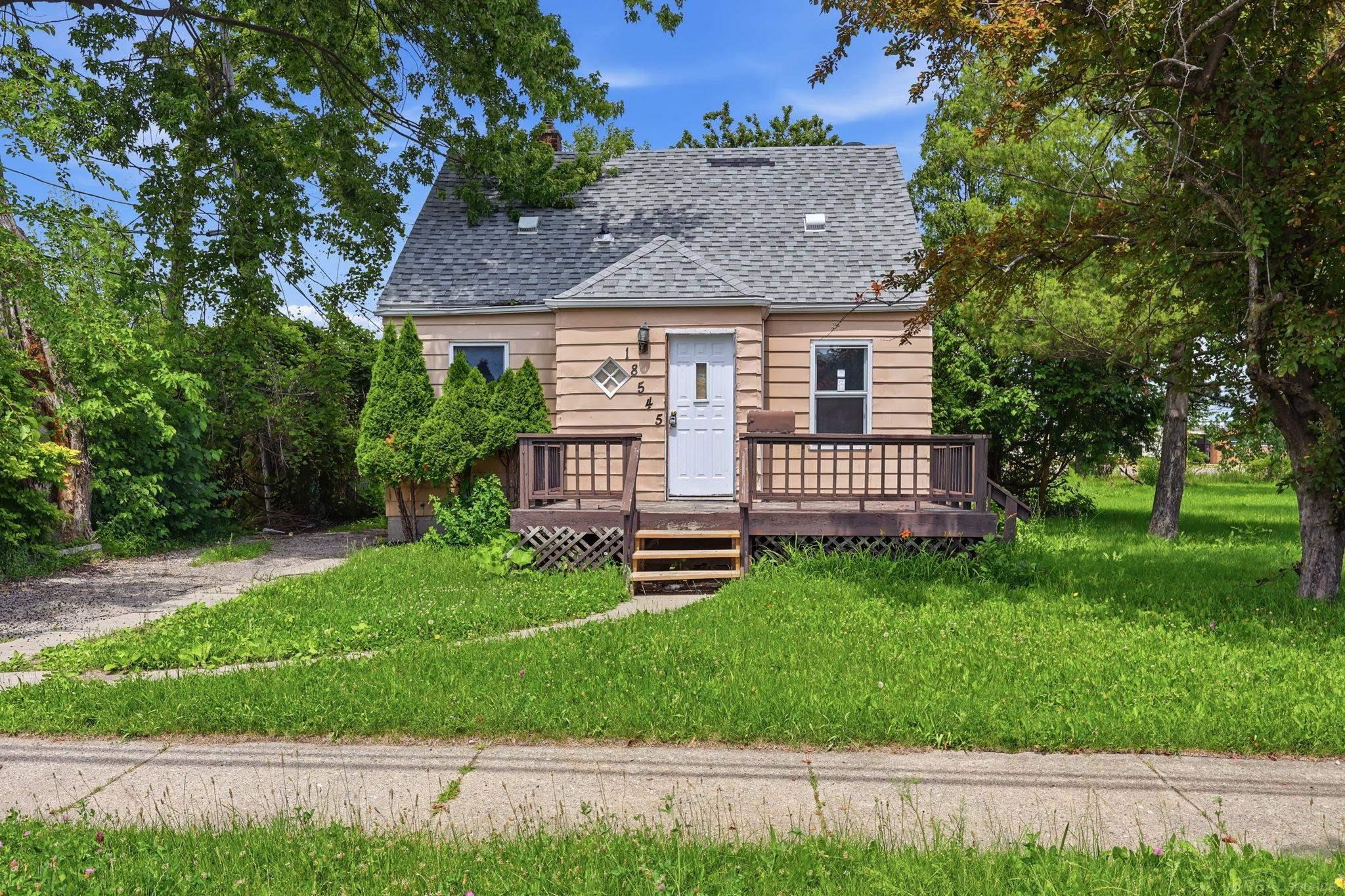 18545 Huntington Avenue Property Photo 1