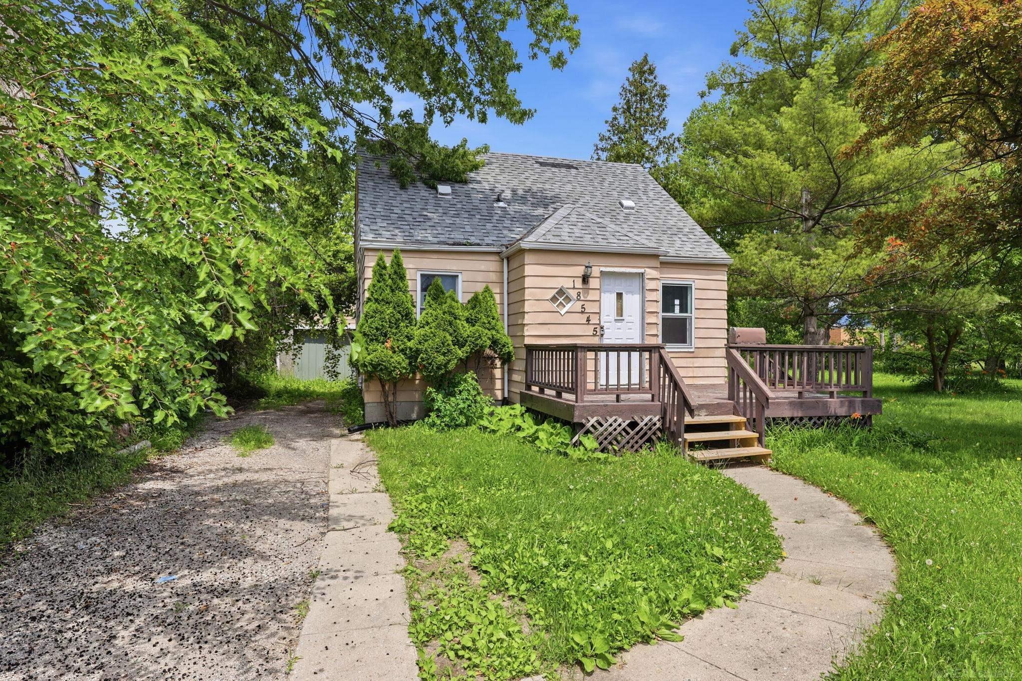 18545 Huntington Avenue Property Photo 2