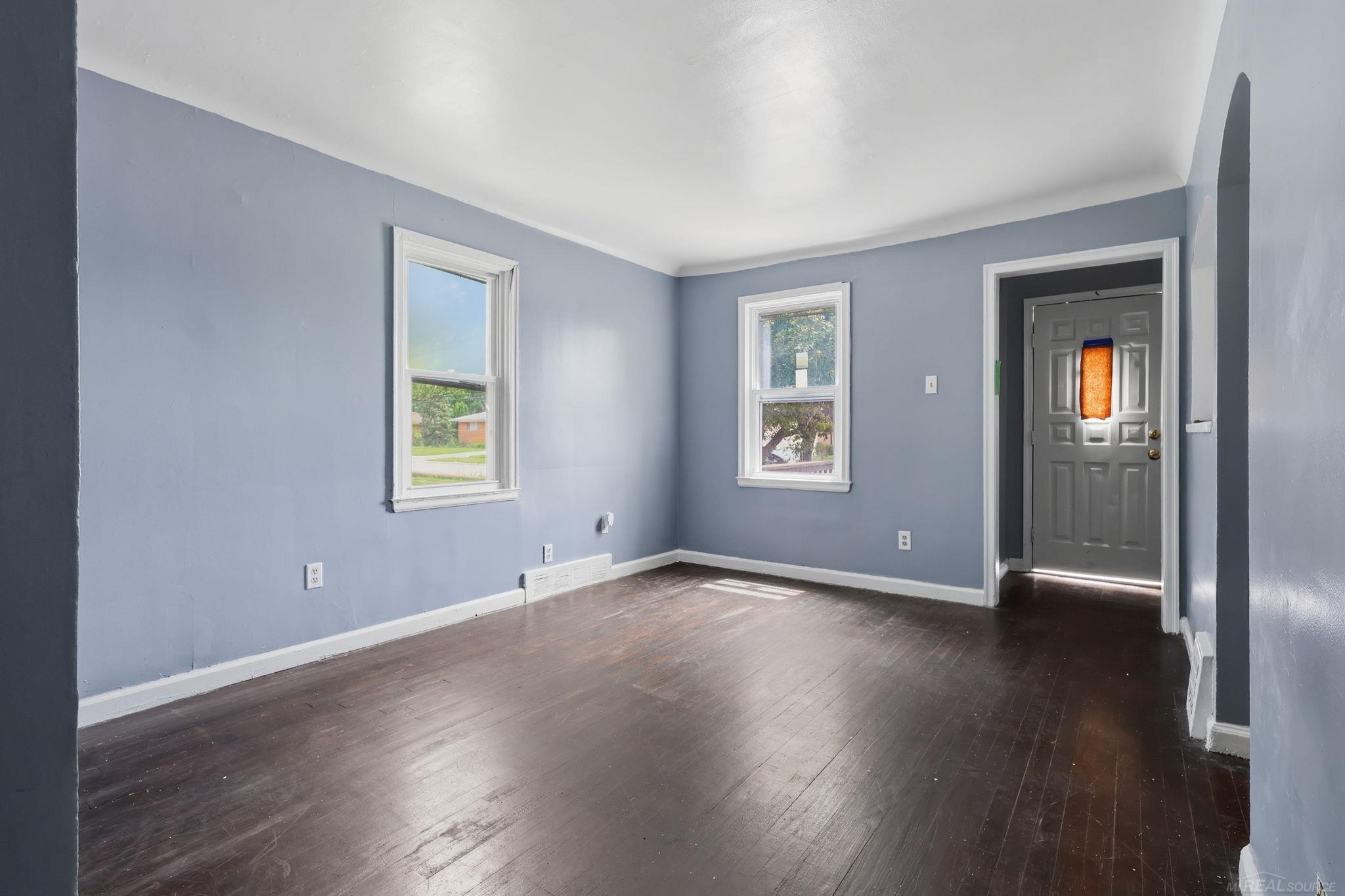18545 Huntington Avenue Property Photo 3