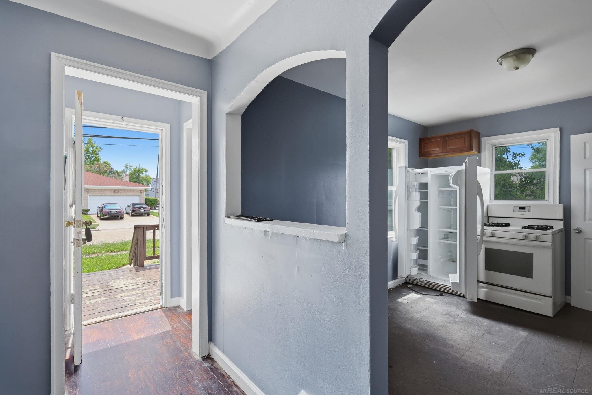 18545 Huntington Avenue Property Photo 4