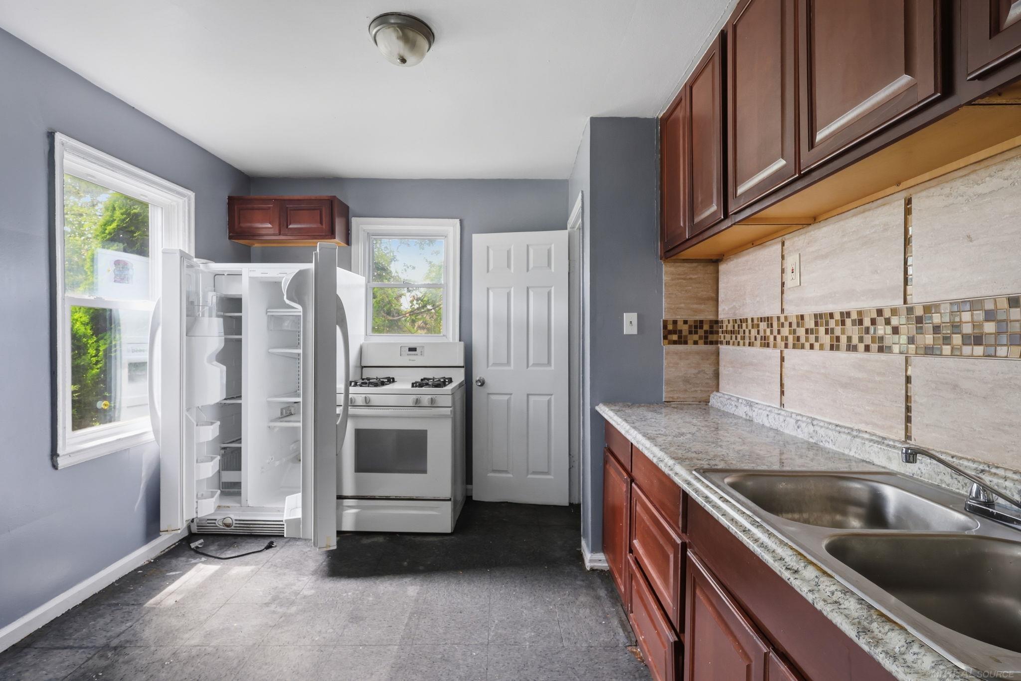 18545 Huntington Avenue Property Photo 5