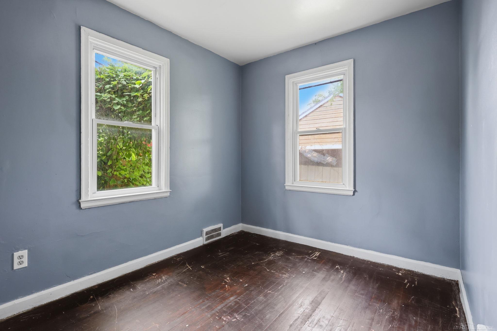 18545 Huntington Avenue Property Photo 7