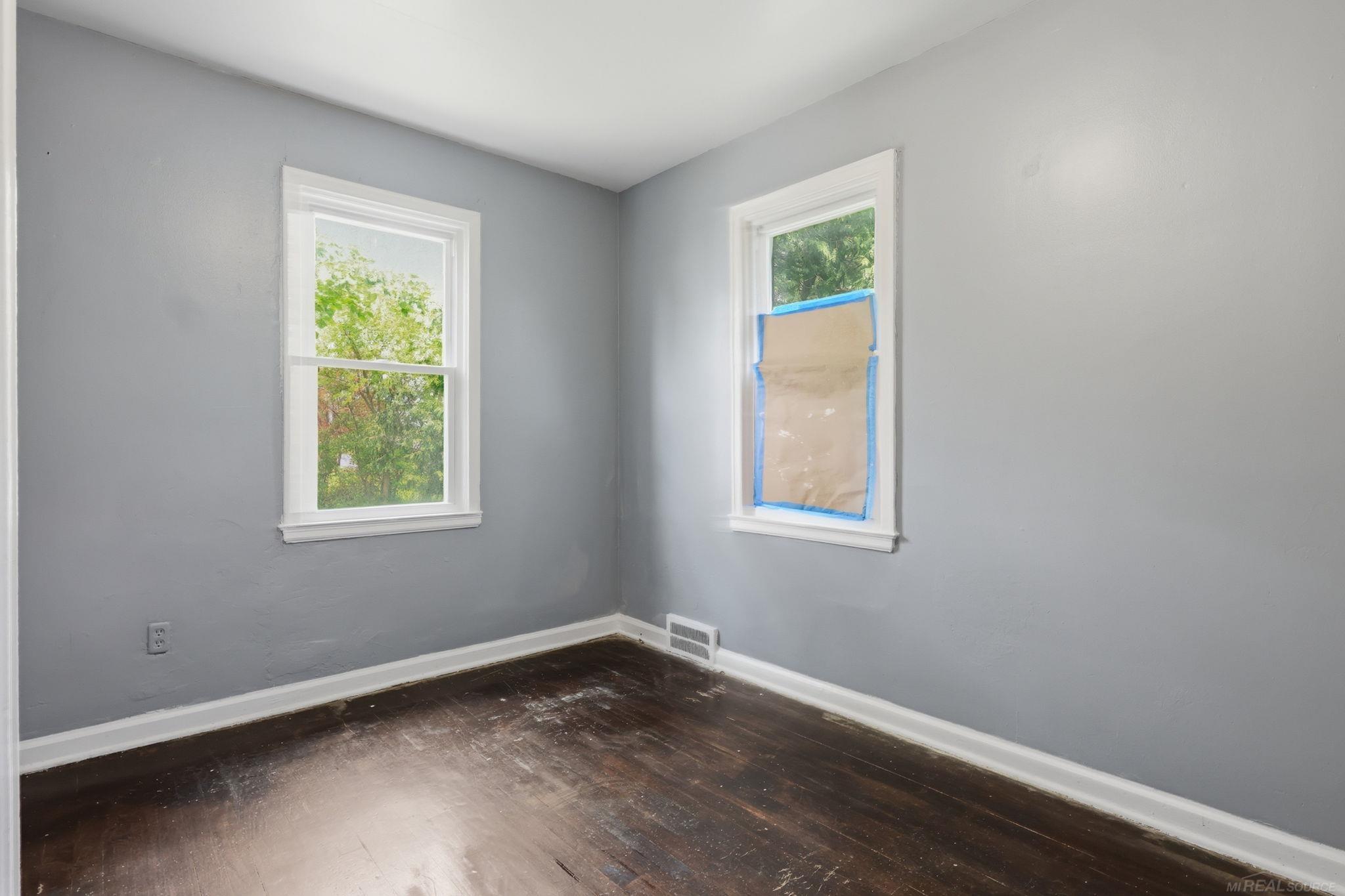 18545 Huntington Avenue Property Photo 8