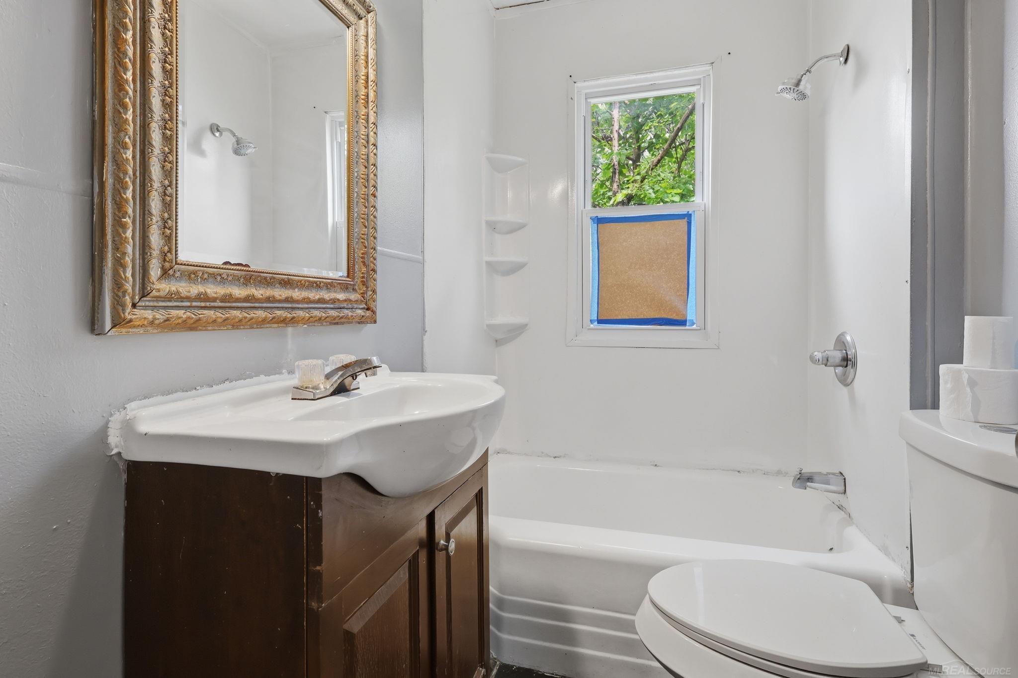 18545 Huntington Avenue Property Photo 10