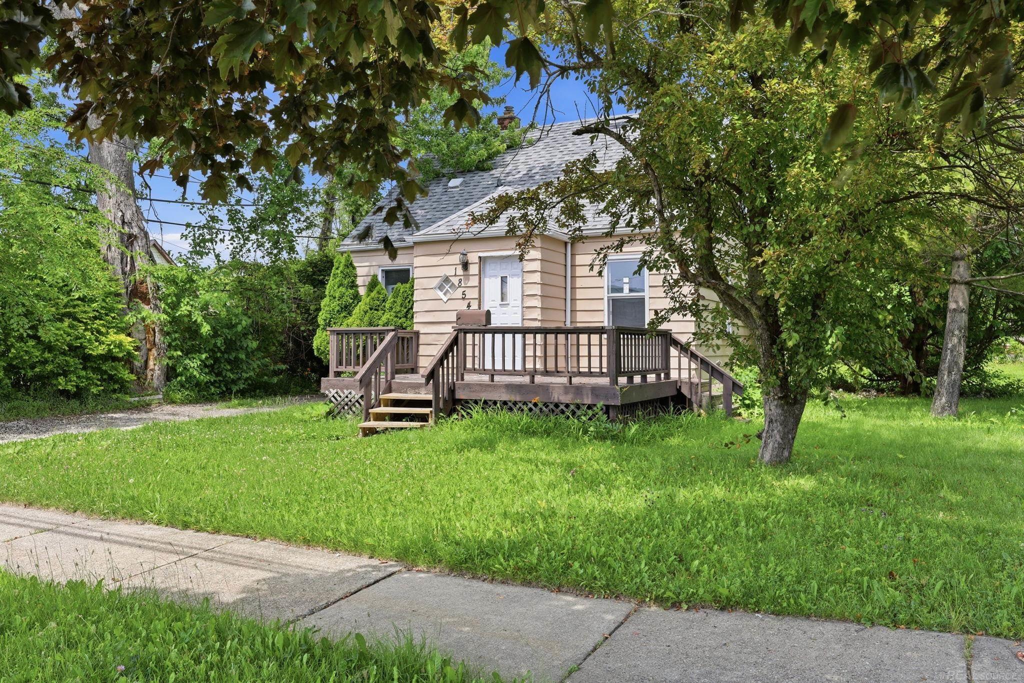 18545 Huntington Avenue Property Photo 11