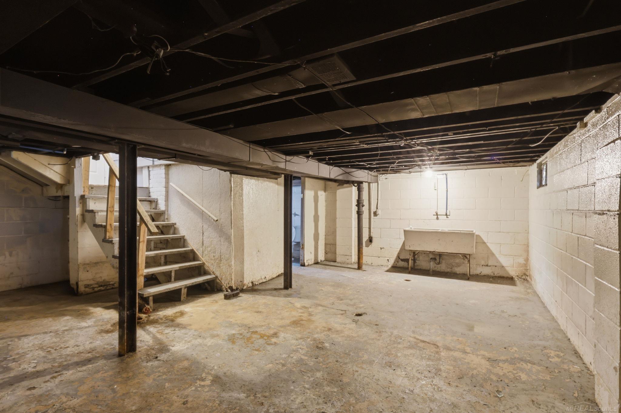 18545 Huntington Avenue Property Photo 16