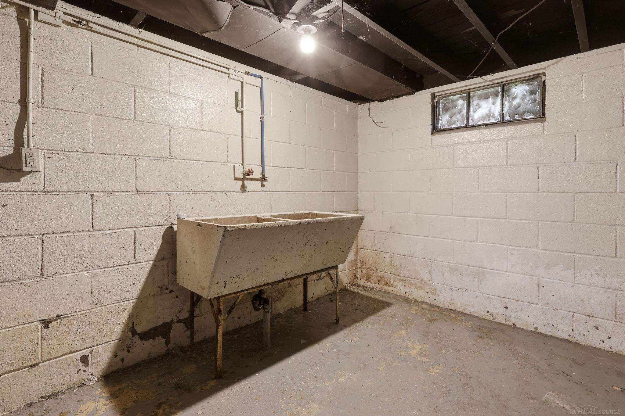 18545 Huntington Avenue Property Photo 17