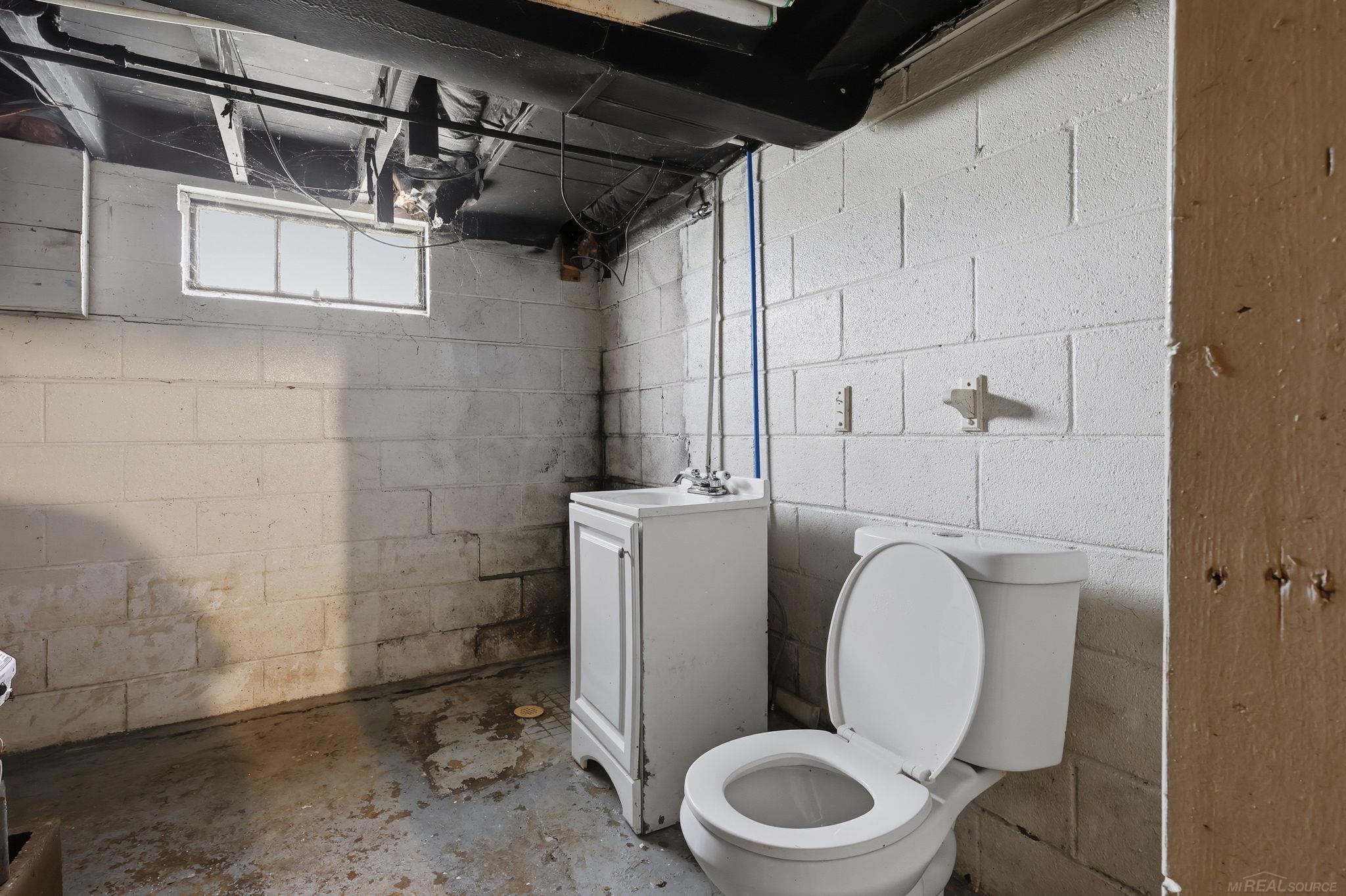 18545 Huntington Avenue Property Photo 18