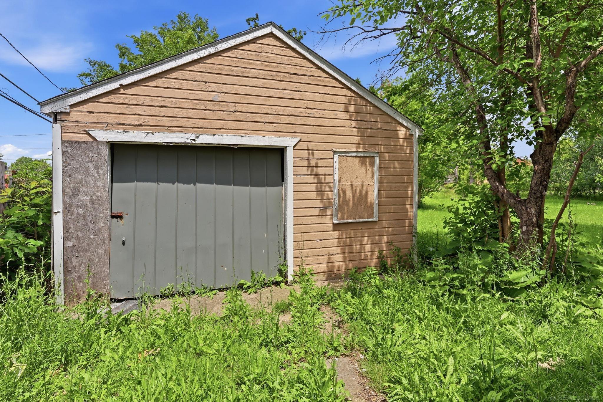 18545 Huntington Avenue Property Photo 20
