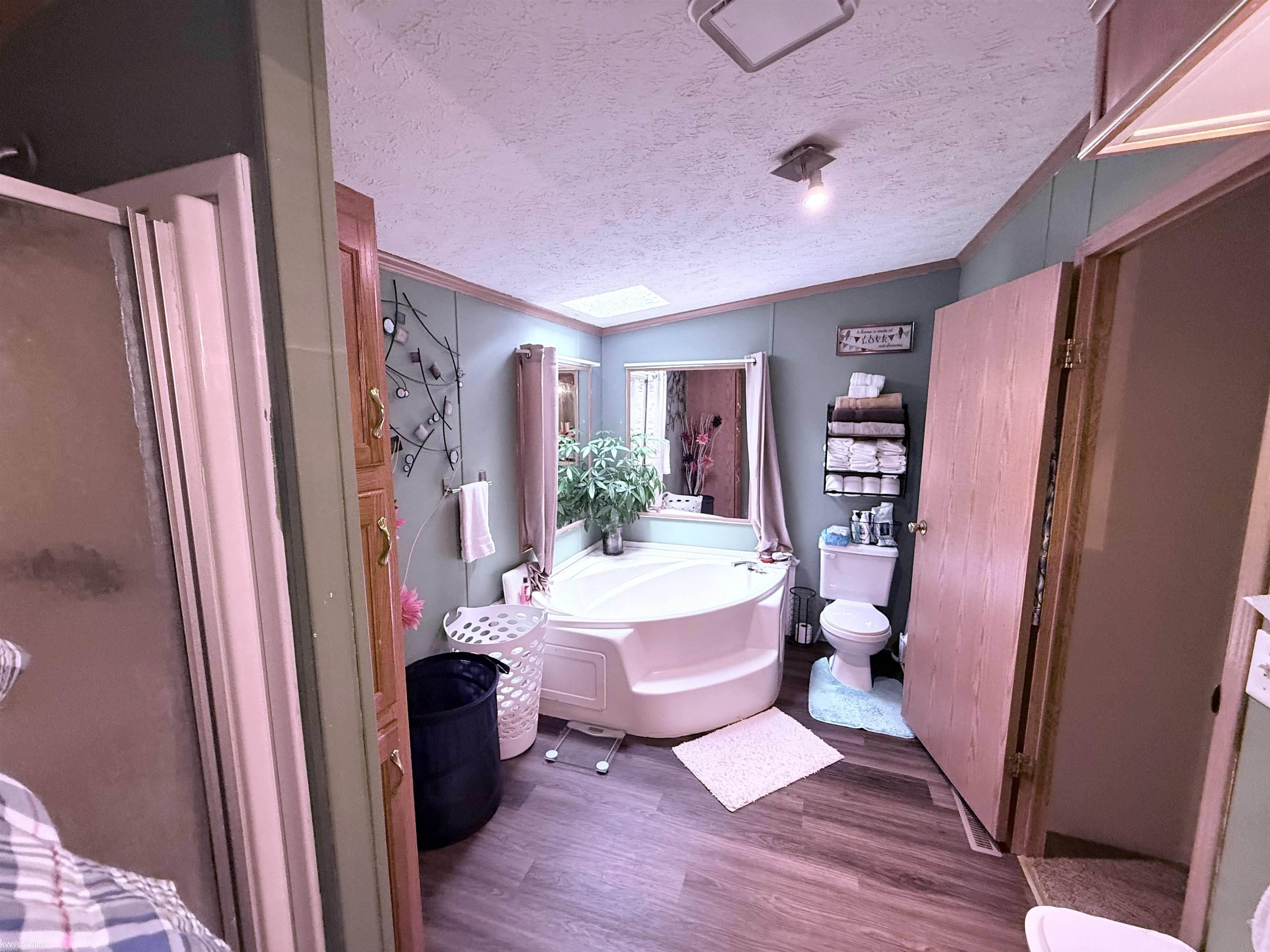 43864 Eureka Road Property Photo 4