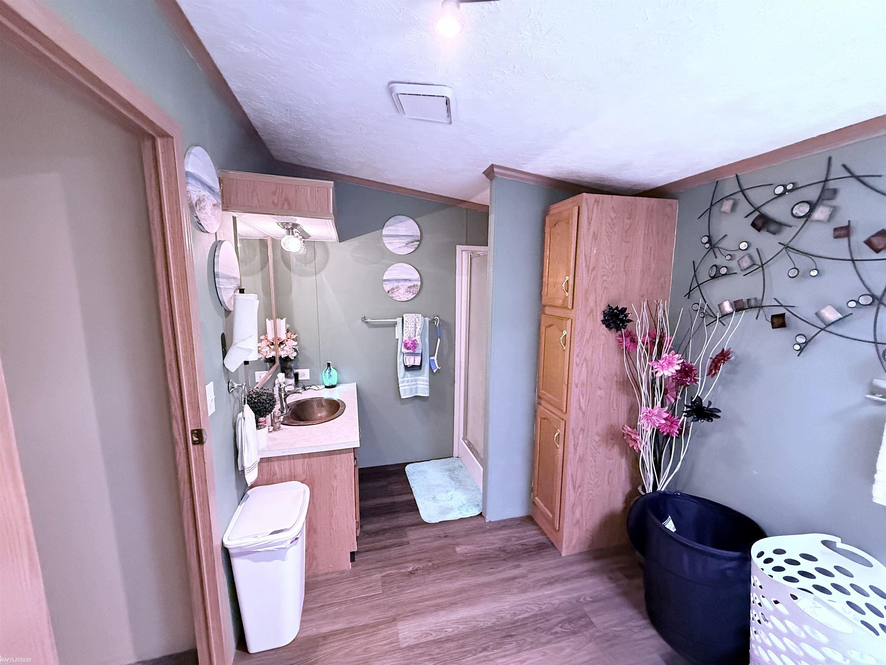 43864 Eureka Road Property Photo 5