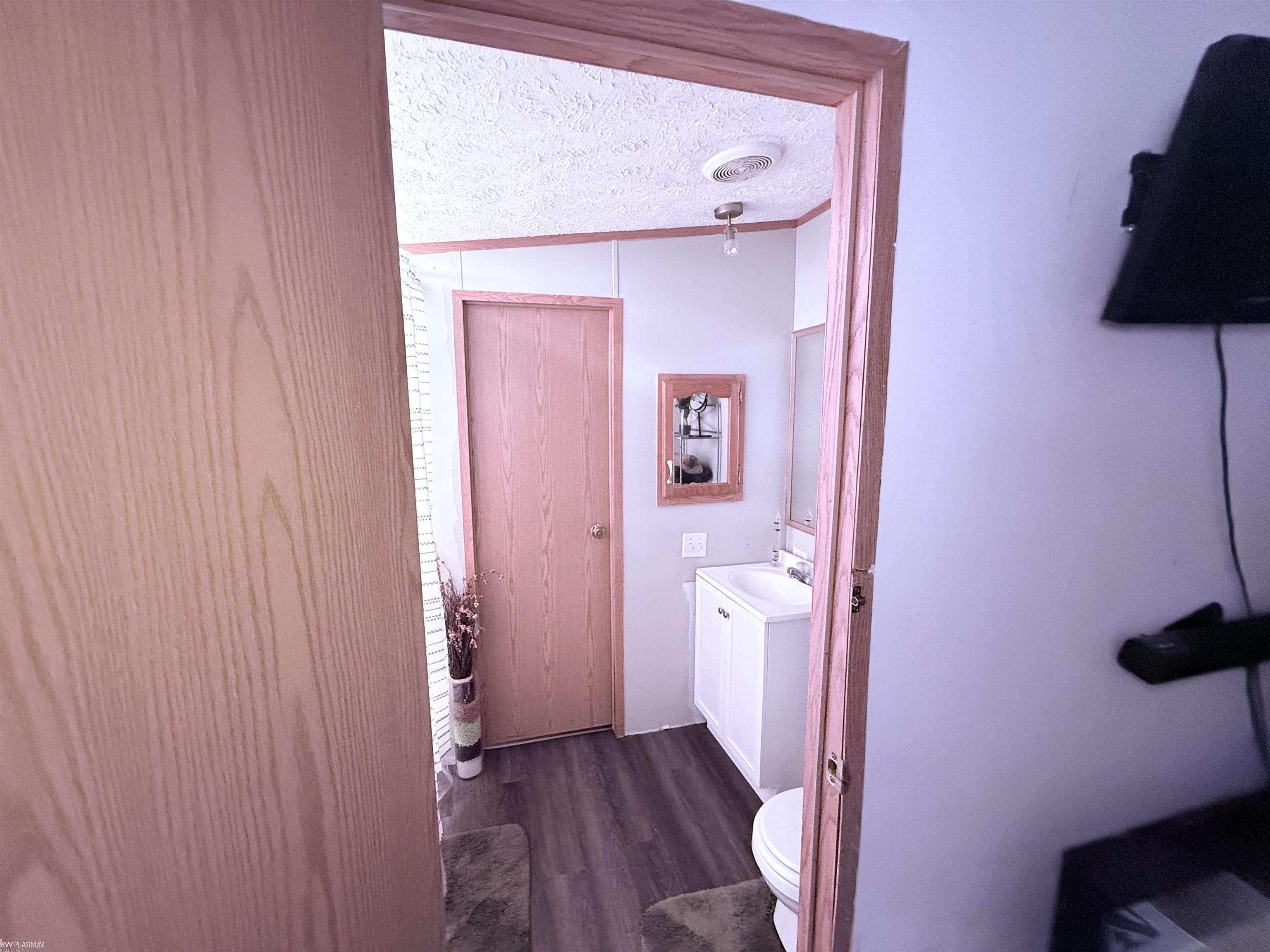 43864 Eureka Road Property Photo 11