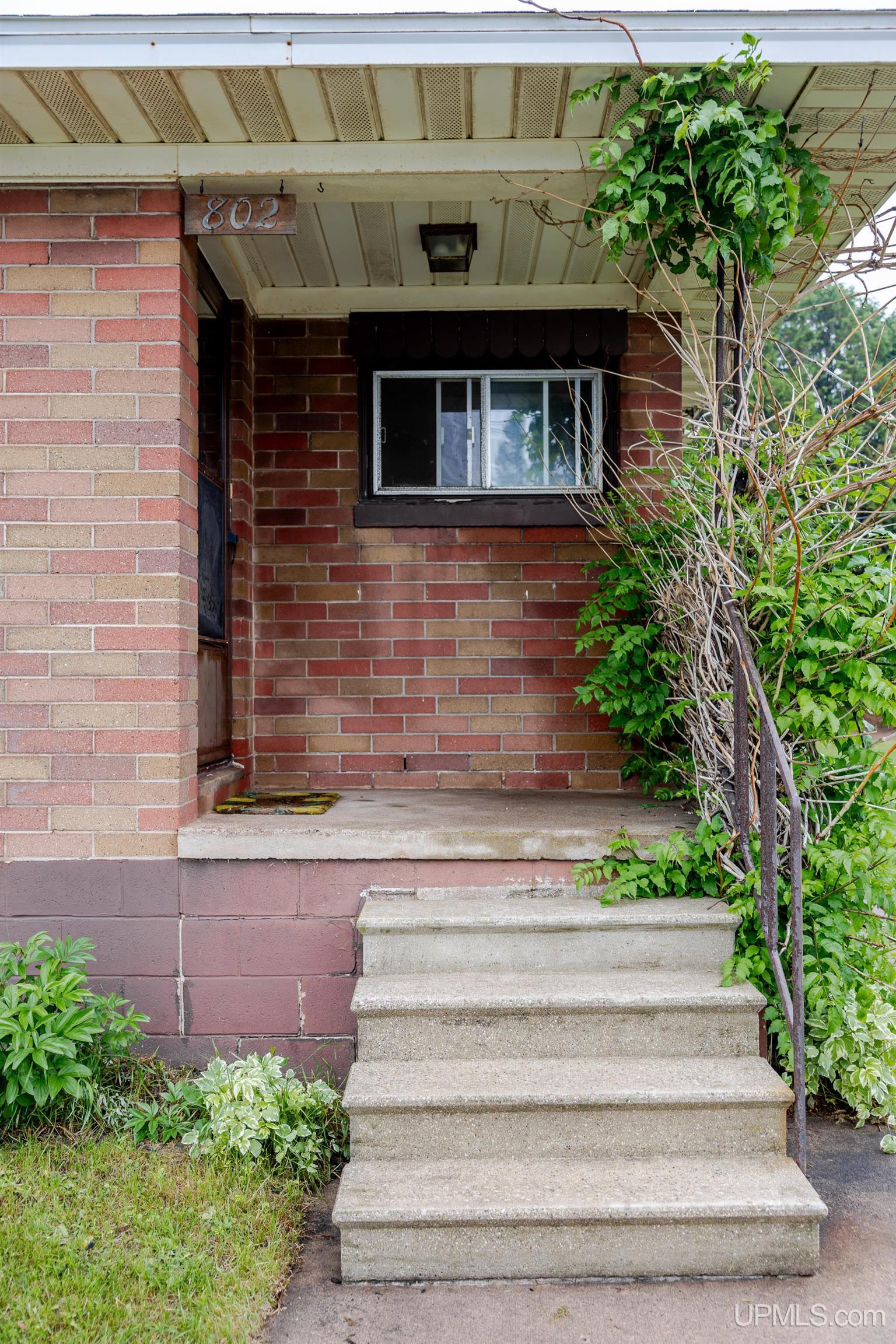 802 Palms Avenue Property Photo 3