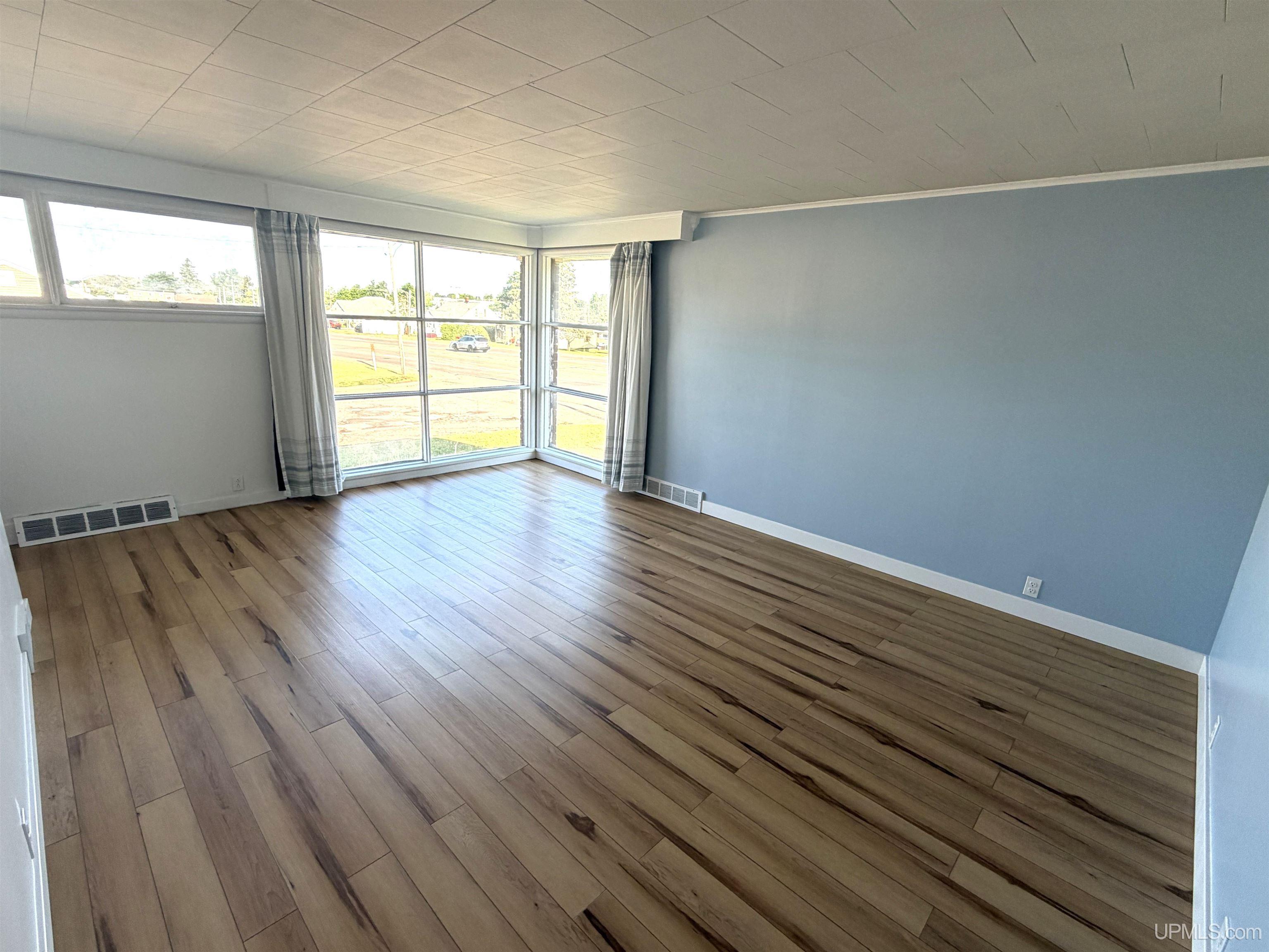 802 Palms Avenue Property Photo 5