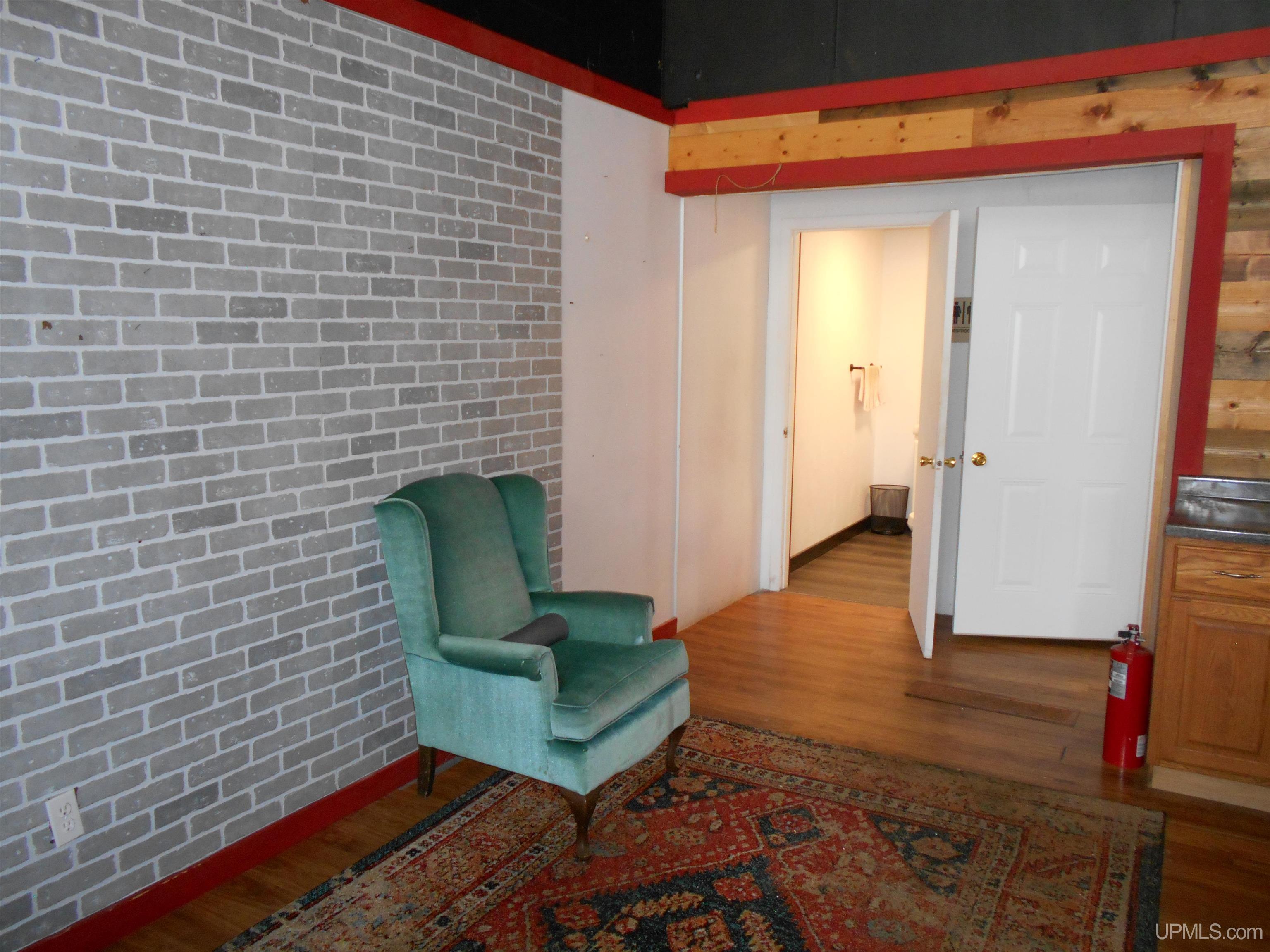 321 Deer Street Property Photo 4