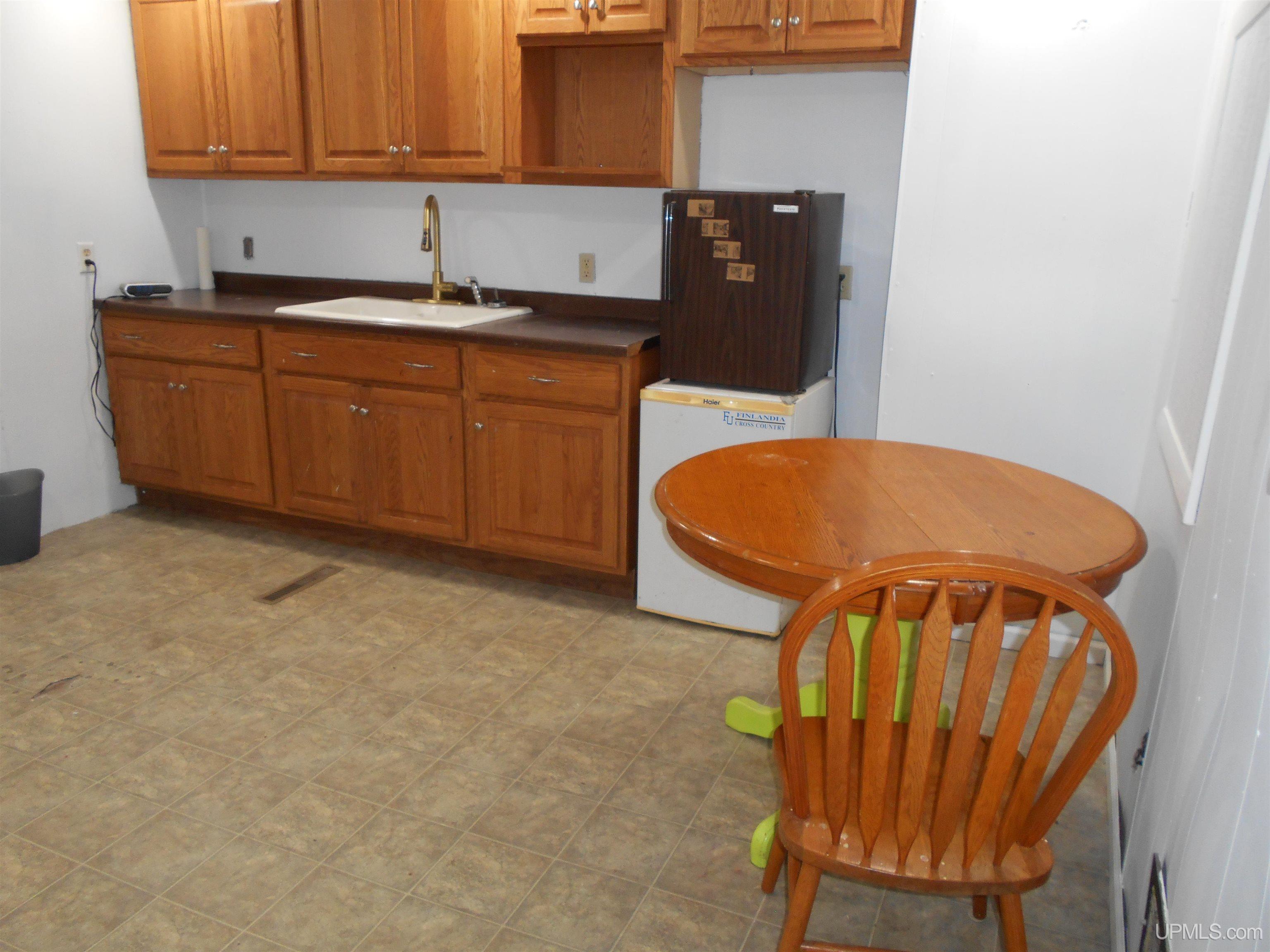 321 Deer Street Property Photo 8