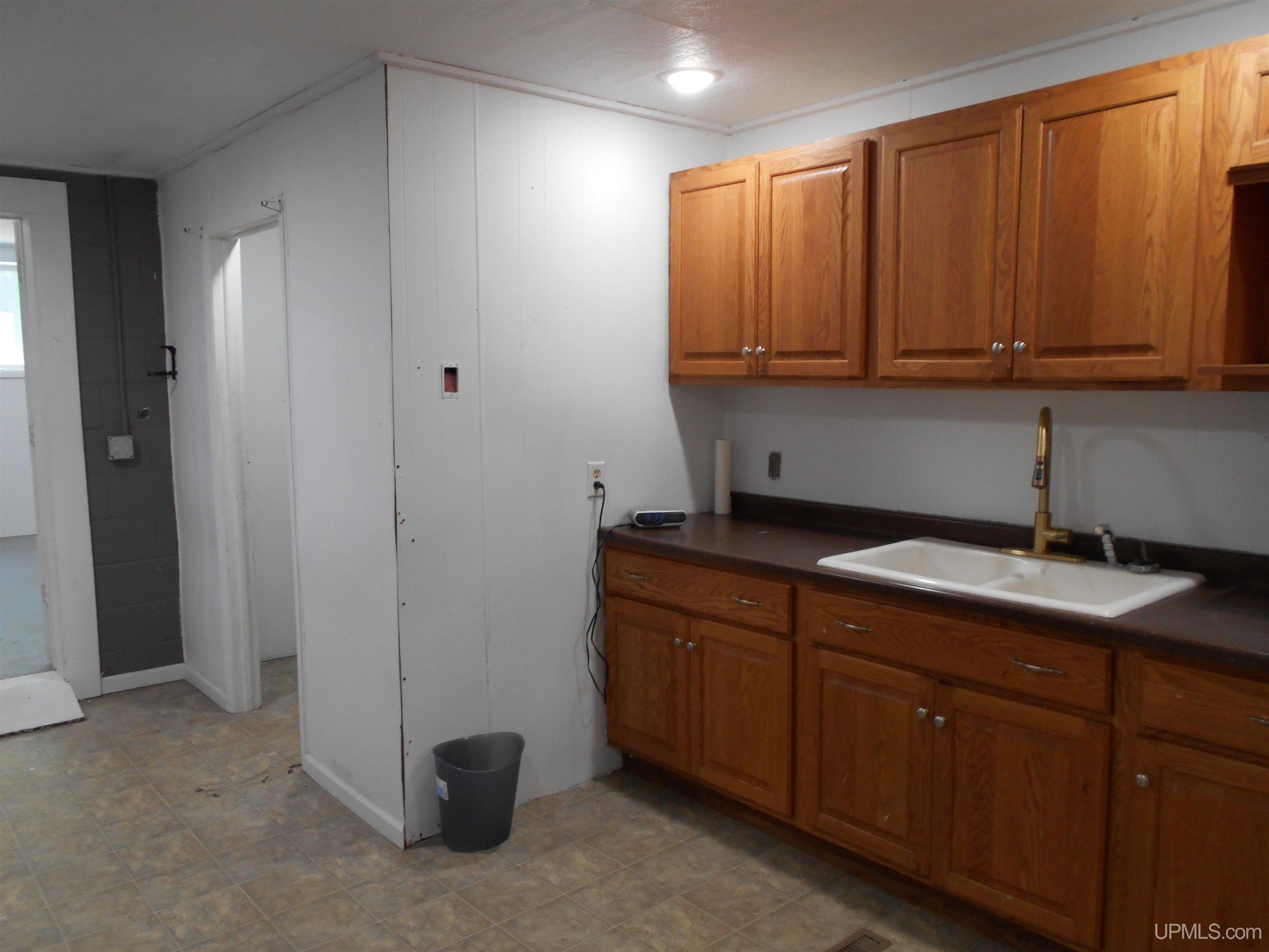 321 Deer Street Property Photo 9
