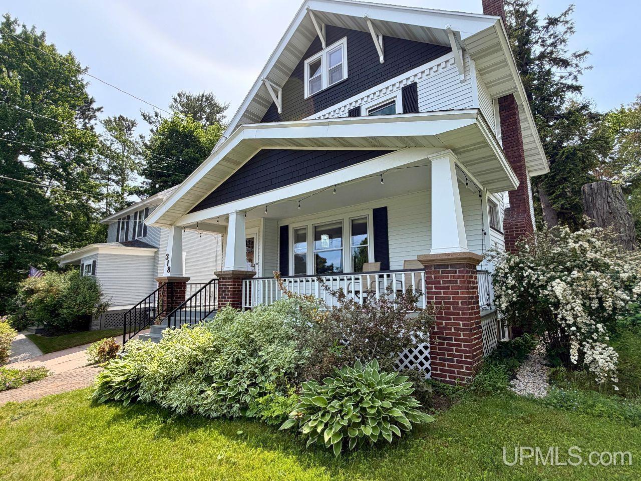 318 E Crescent Street