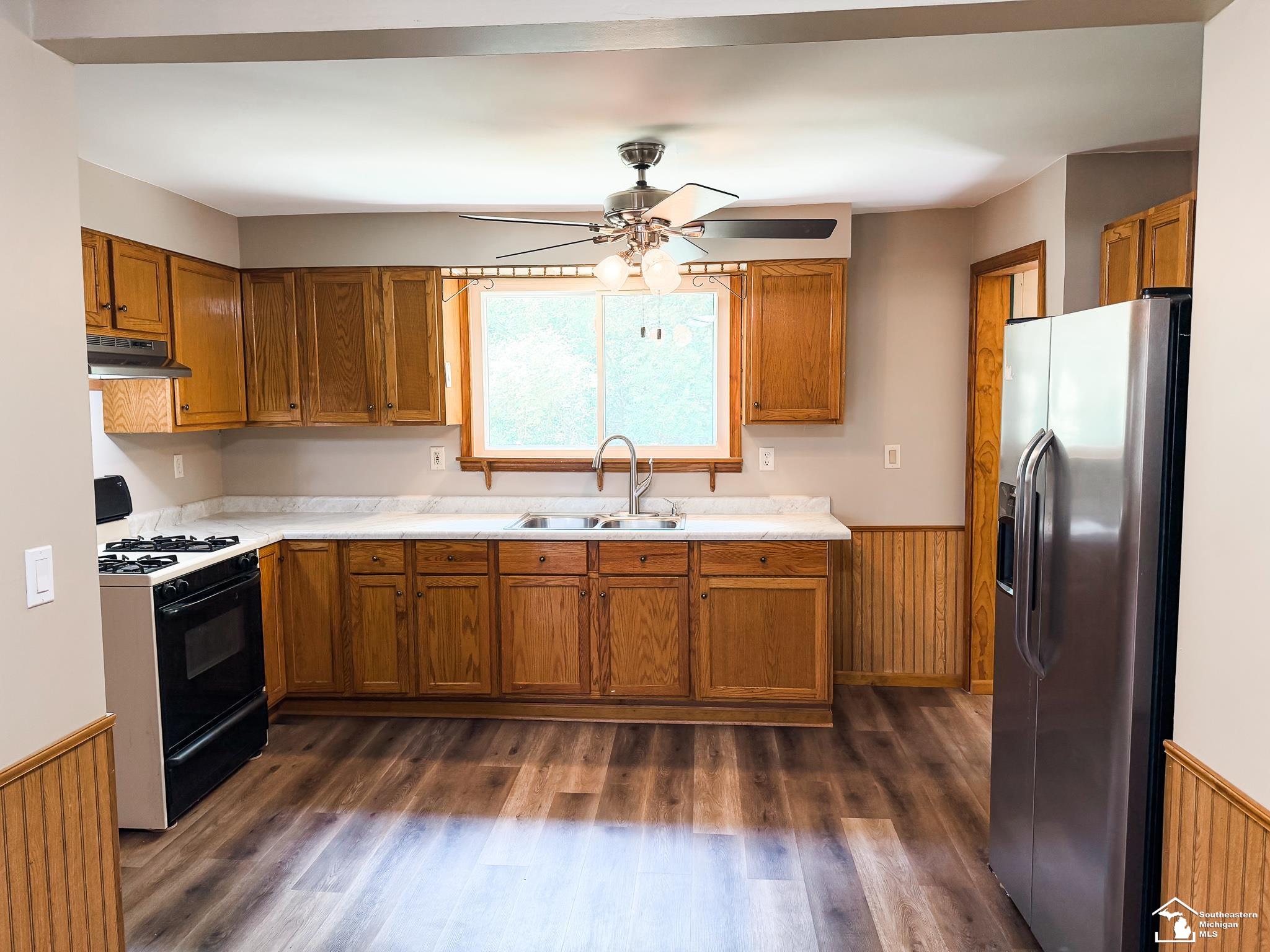 1051 Elm Street Property Photo 20