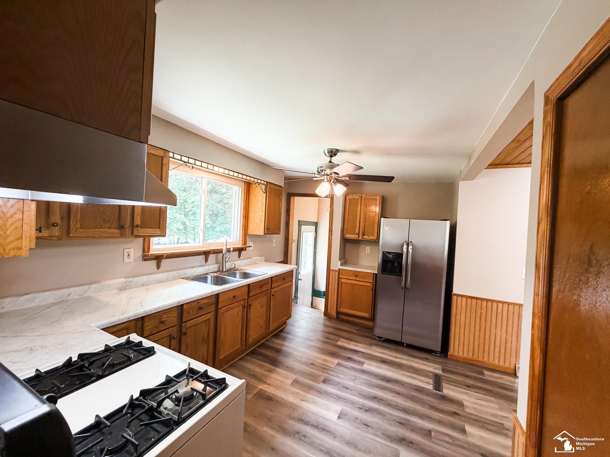 1051 Elm Street Property Photo 23