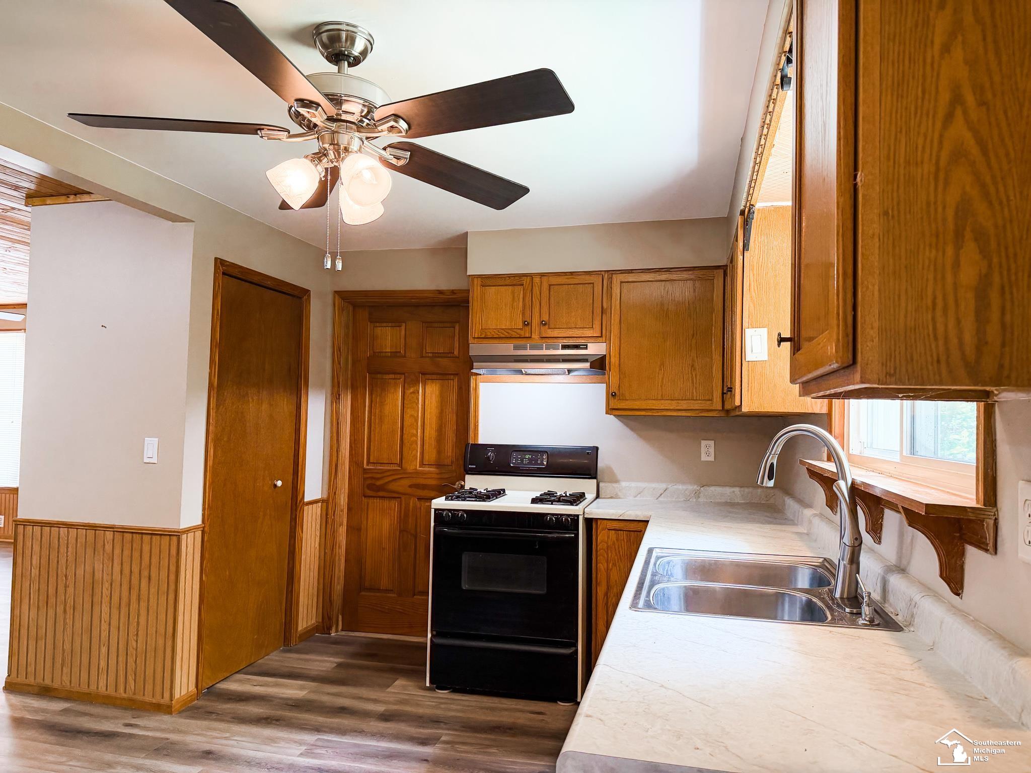 1051 Elm Street Property Photo 25