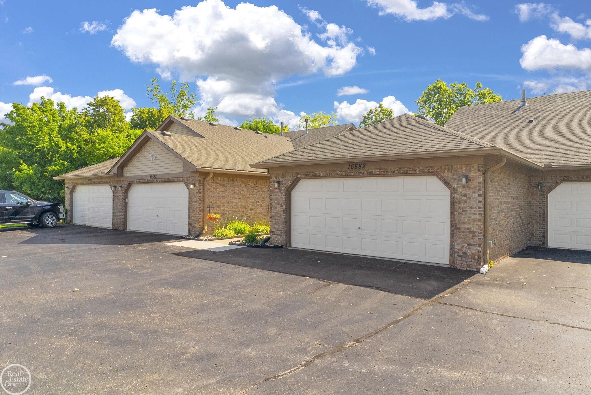 16582 Woodlane Drive Property Photo 4