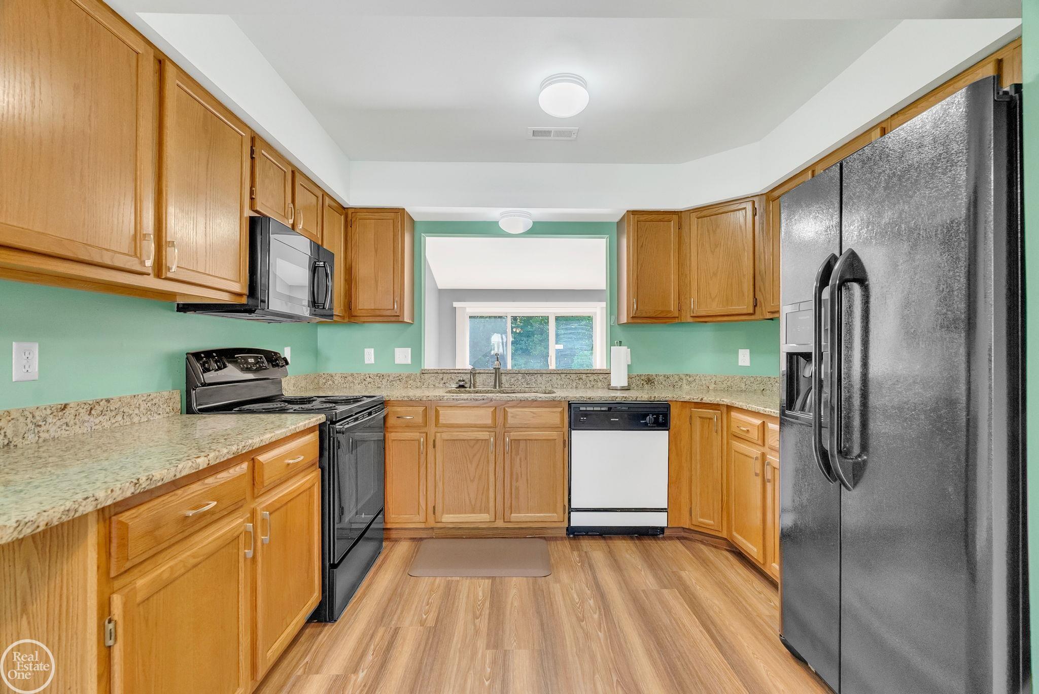 16582 Woodlane Drive Property Photo 18