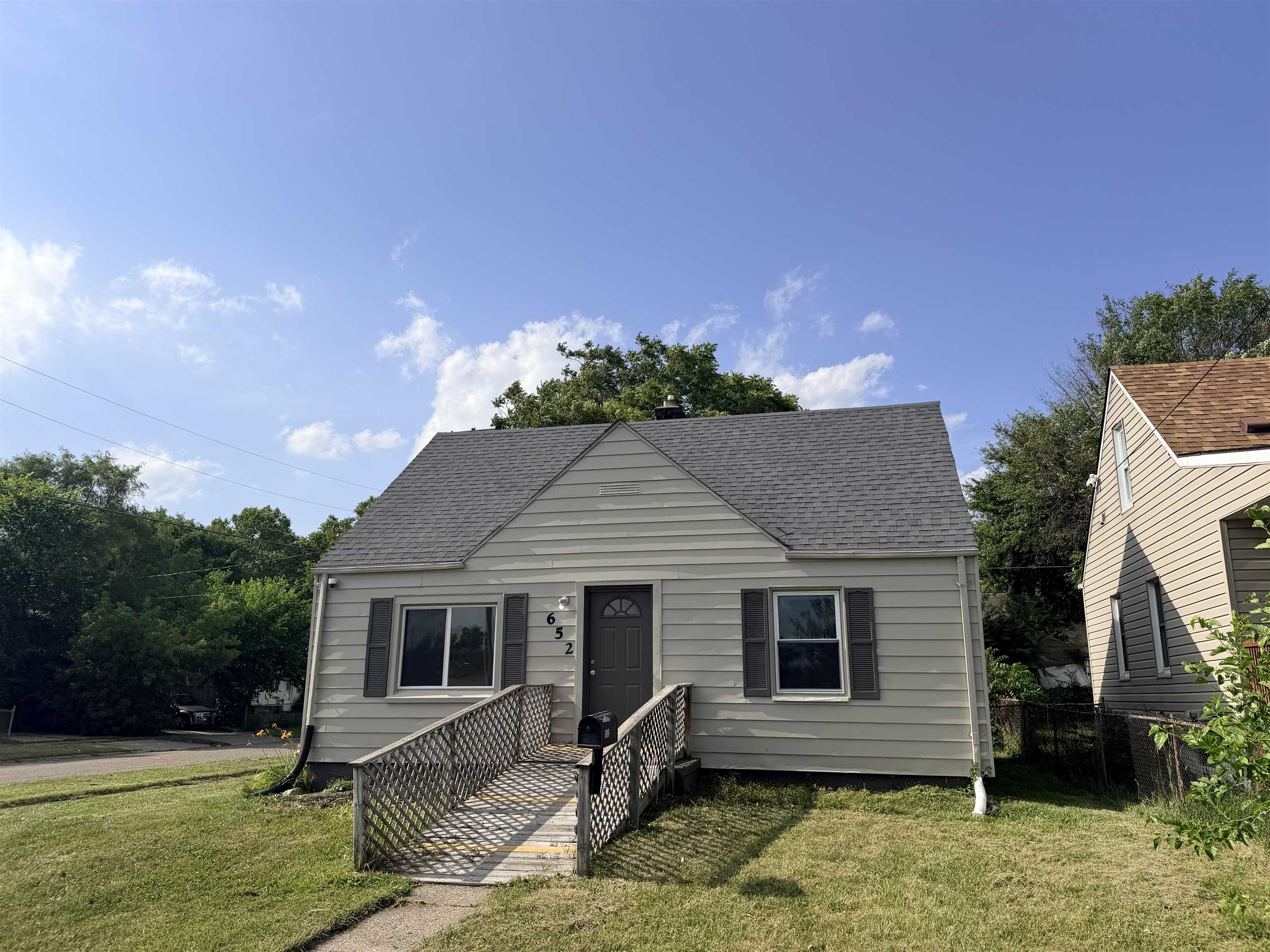 652 Ingleside Avenue Property Photo 1