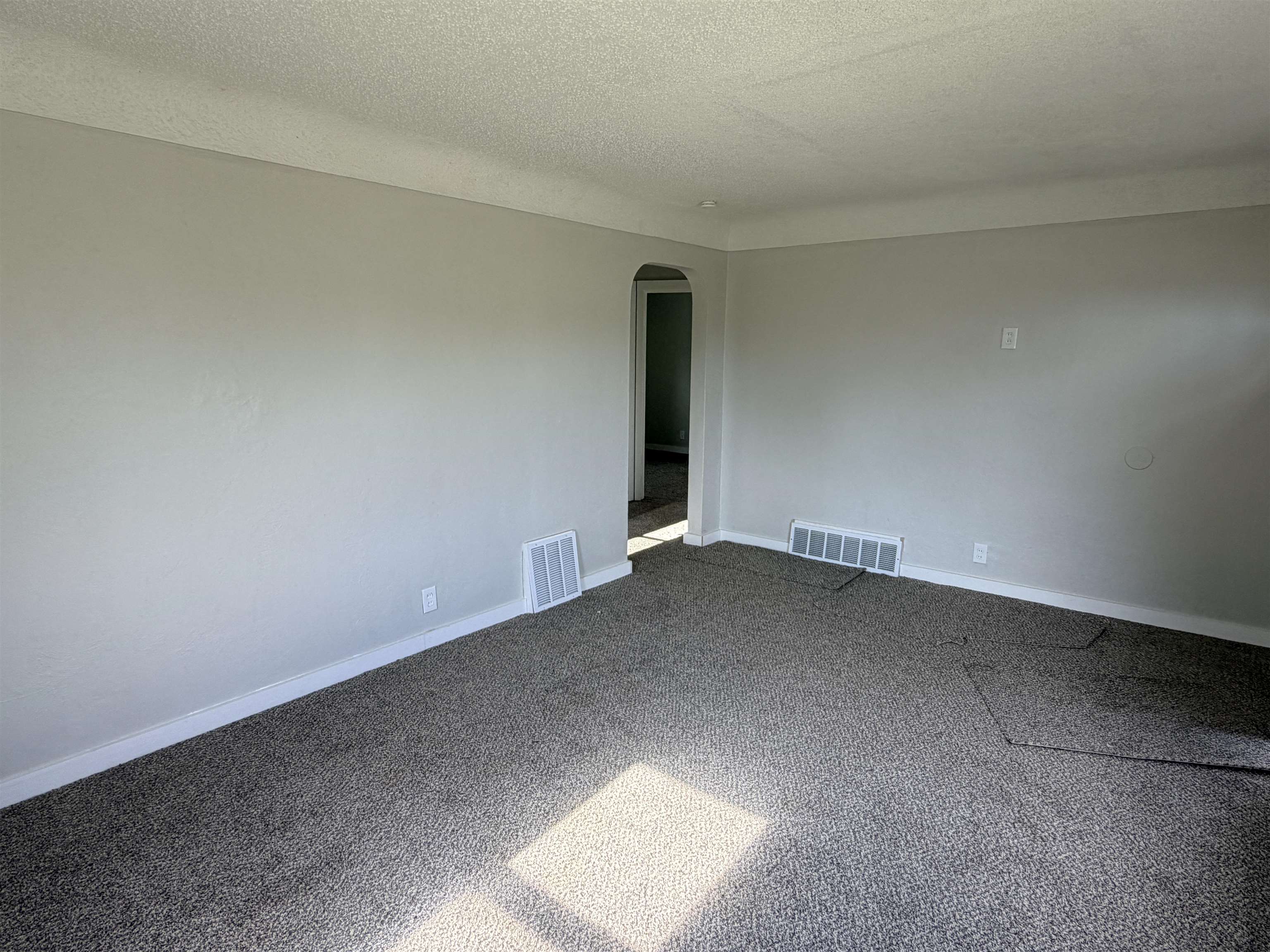 652 Ingleside Avenue Property Photo 3