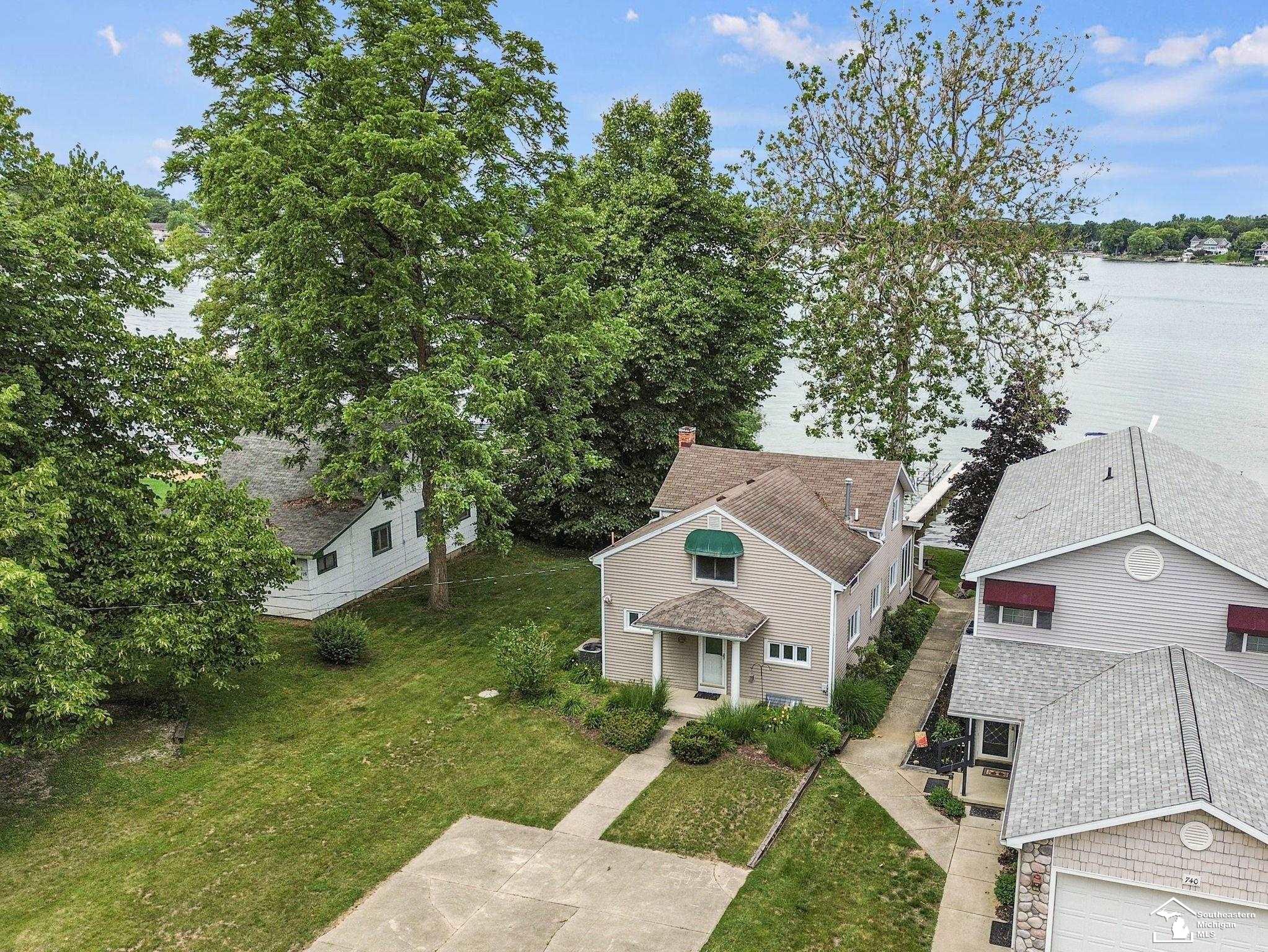736 Lakeview Drive Property Photo 1