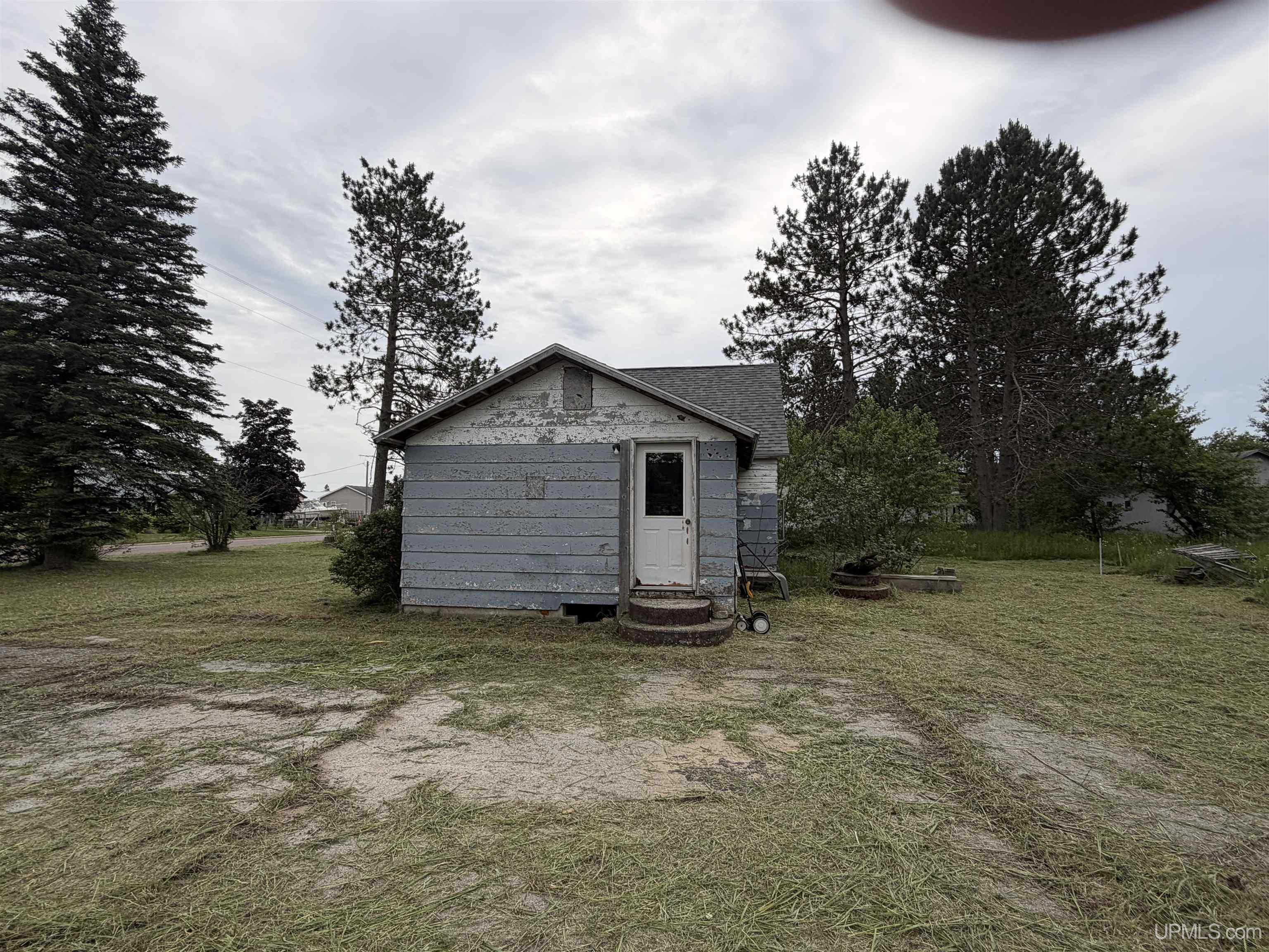N-5367 H-15 Road Property Photo 3